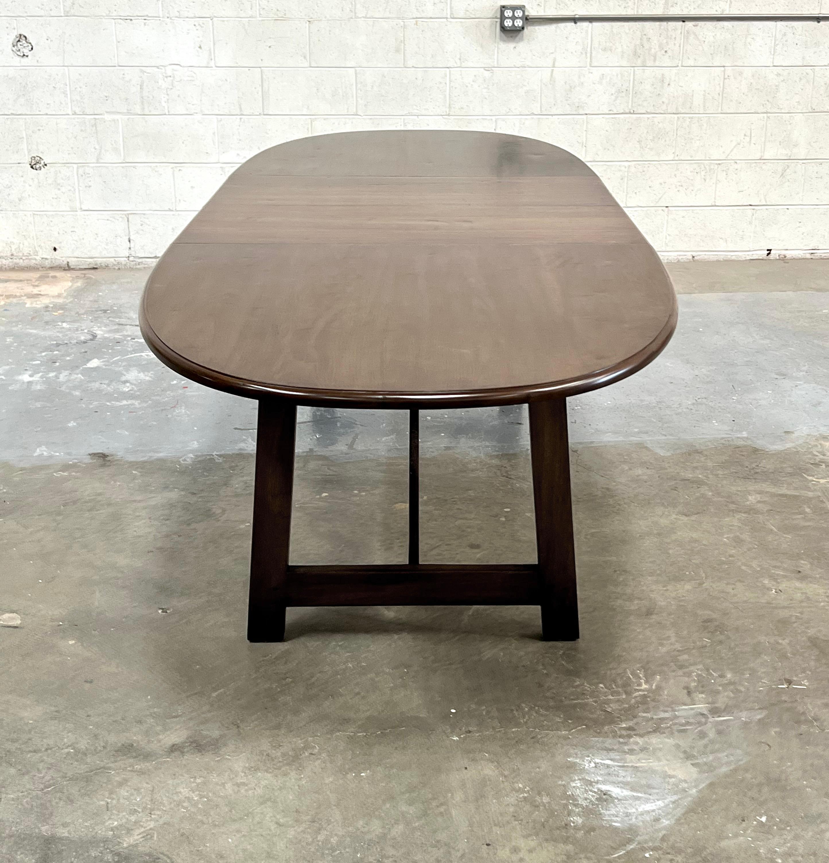 XXIe siècle et contemporain Table de salle à manger Eva en noyer (extensible) en vente