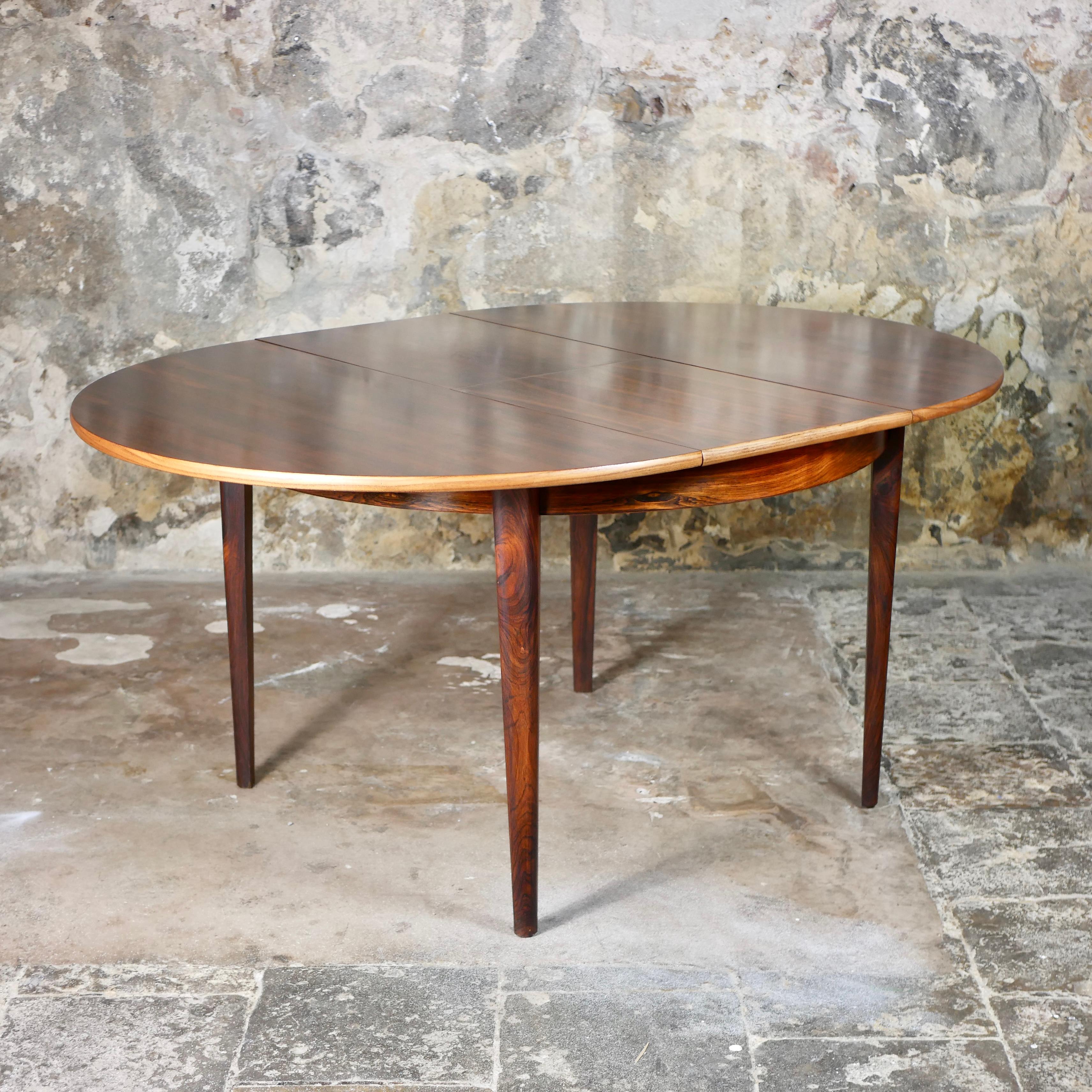 Expandable wood table made in France, 1960s For Sale 5