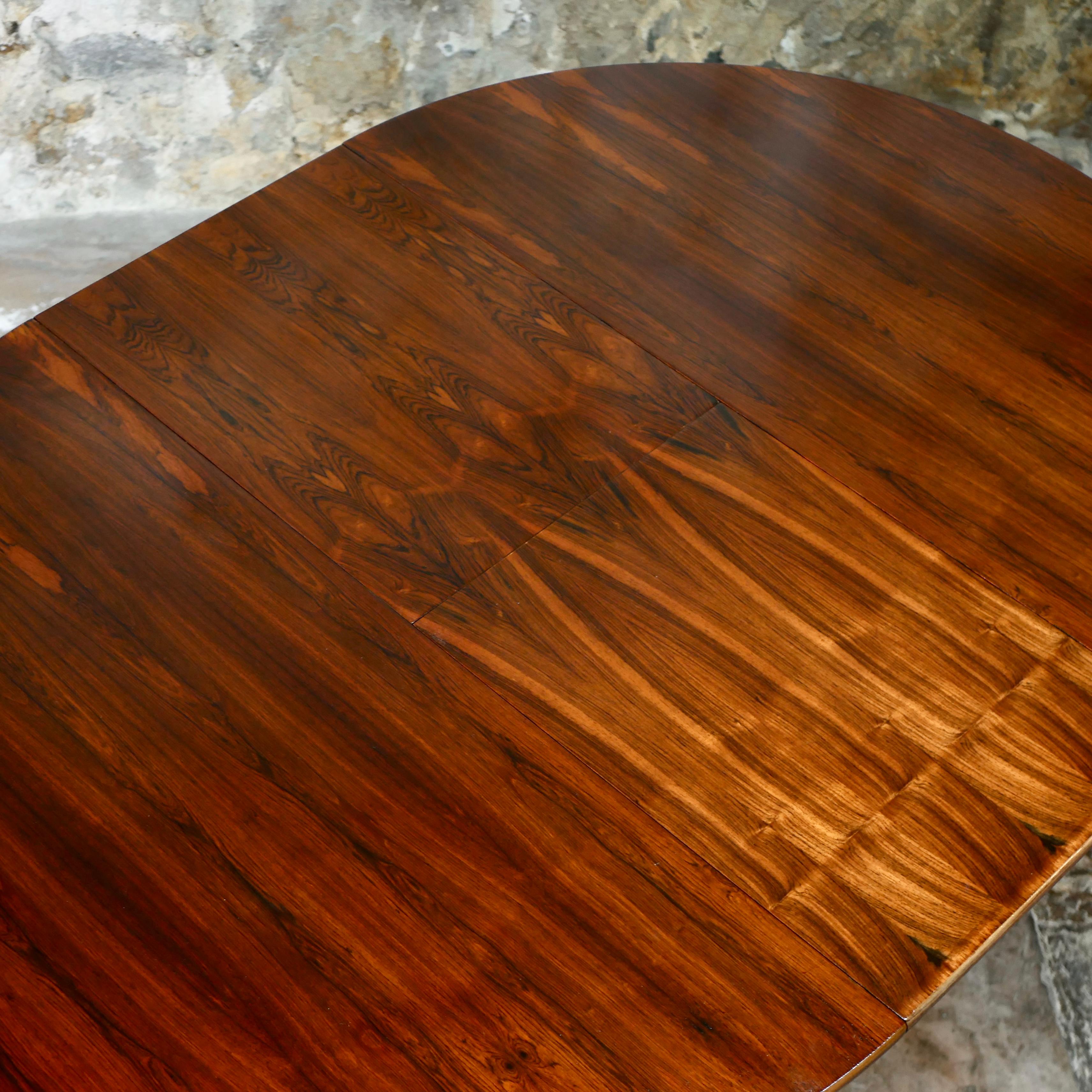 Expandable wood table made in France, 1960s For Sale 7
