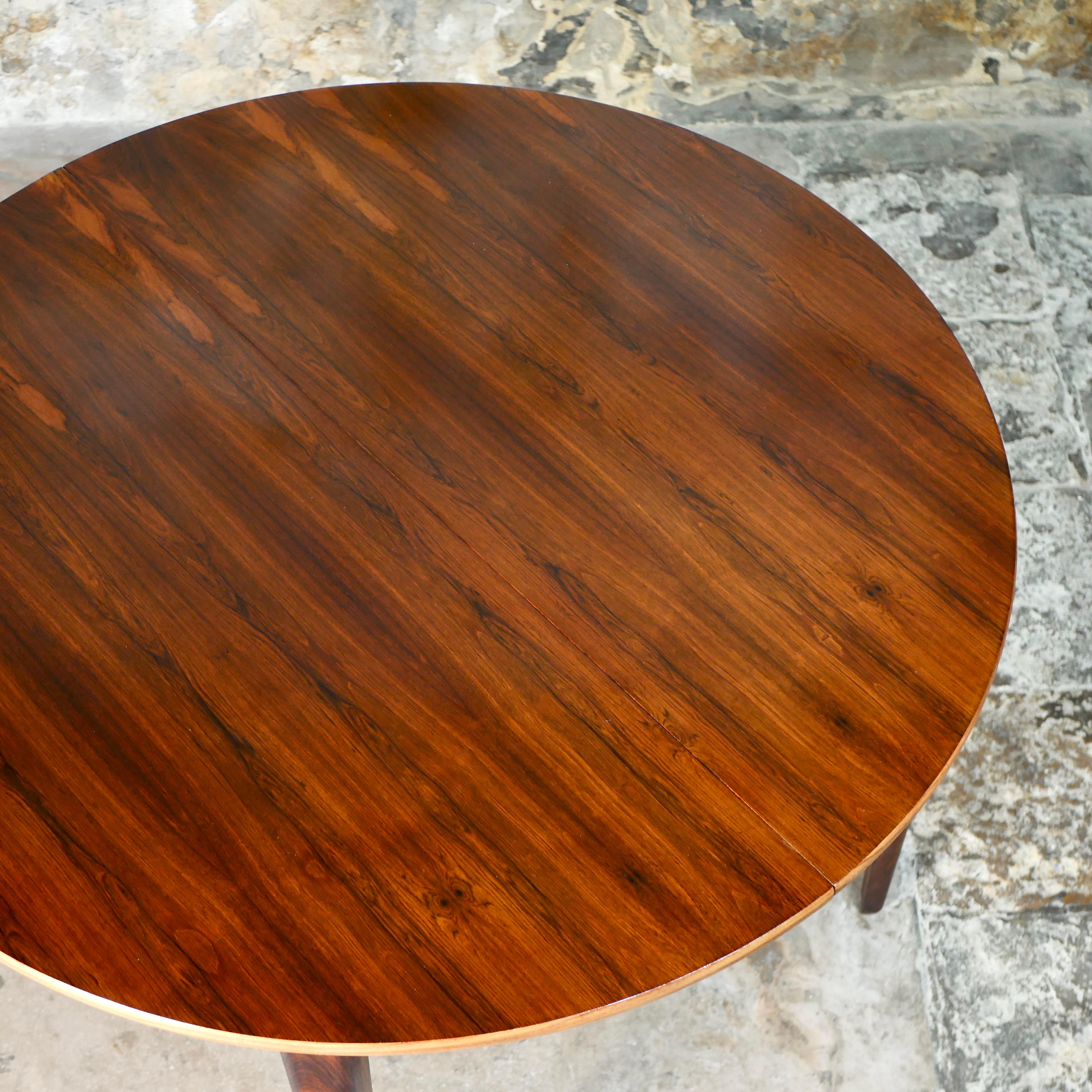 Expandable wood table made in France, 1960s For Sale 8