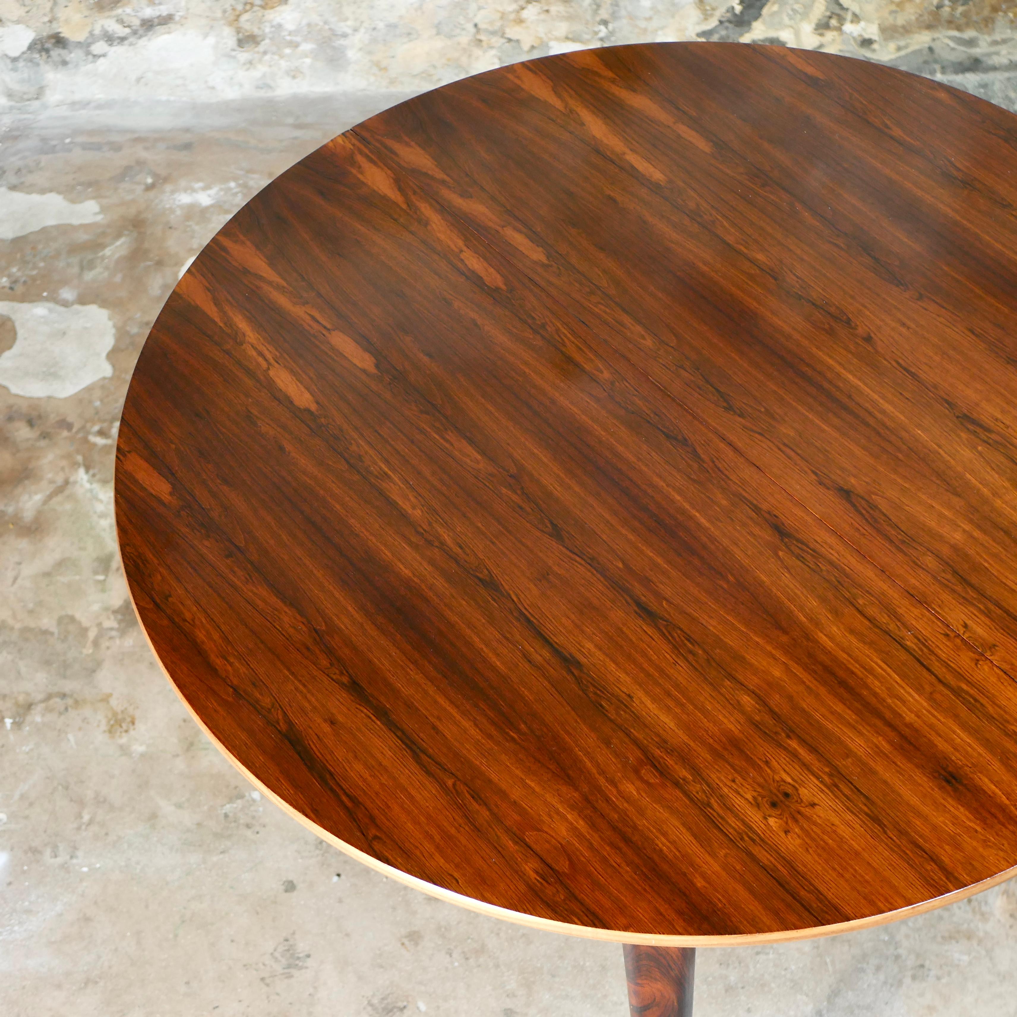 Expandable wood table made in France, 1960s For Sale 9