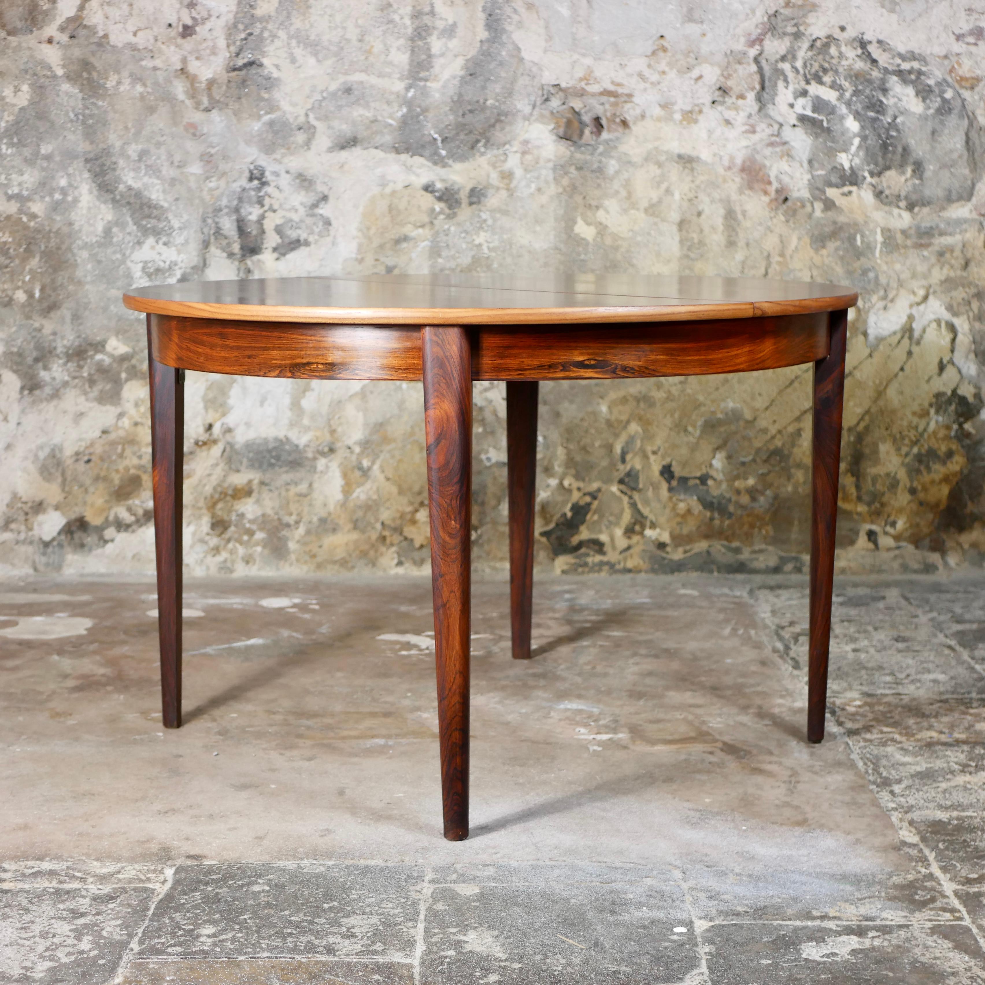 Mid-20th Century Expandable wood table made in France, 1960s For Sale