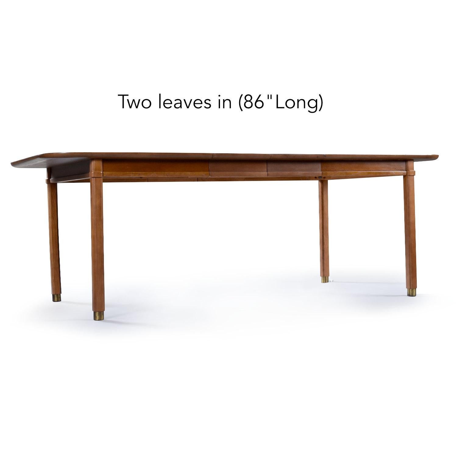 Mesa de comedor rectangular redondeada para 8 personas, moderna de mediados de siglo, extensible con 3 hojas Madera frutal en venta