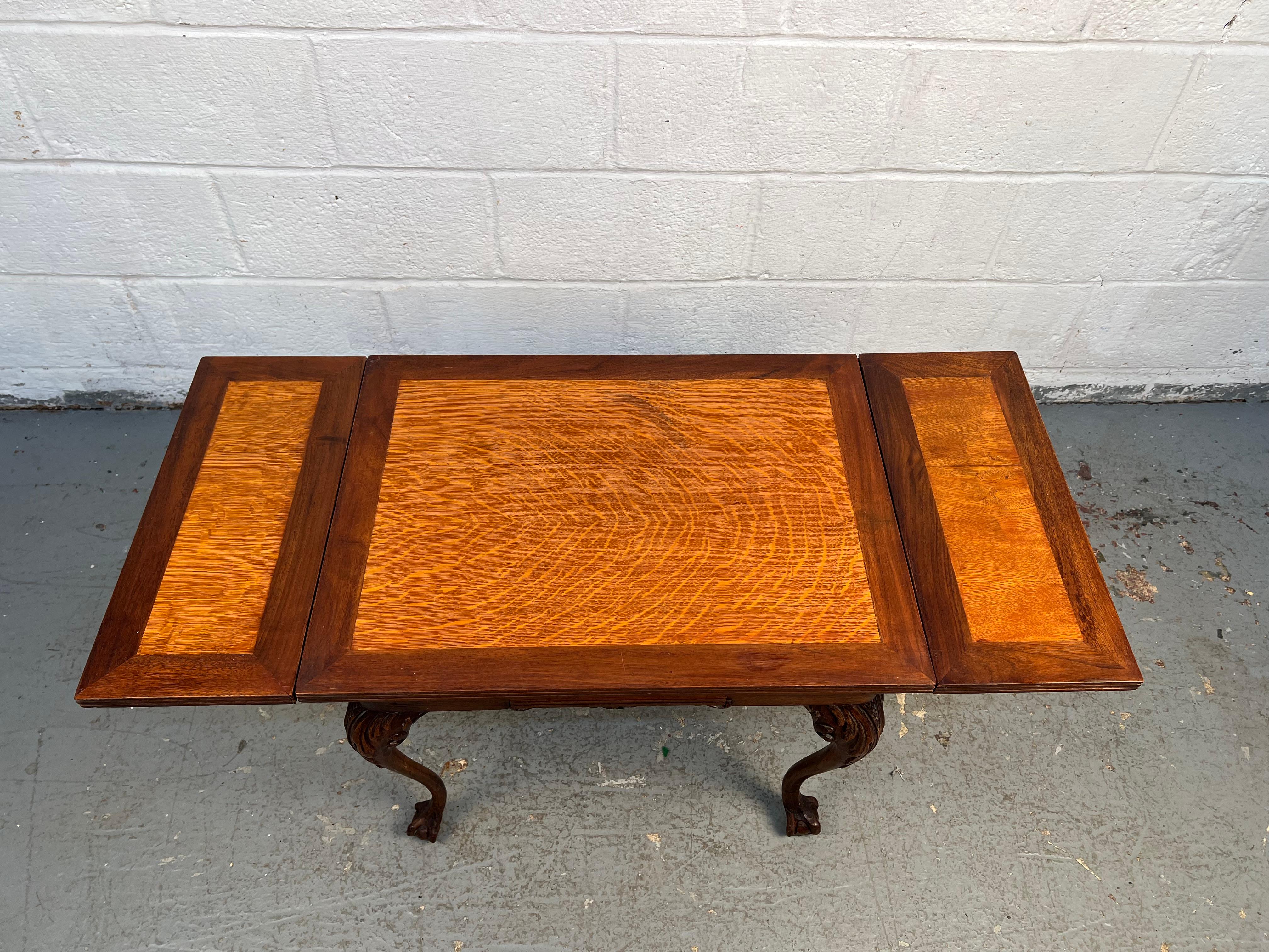 Mesa auxiliar extensible estilo Chippendale en venta 5