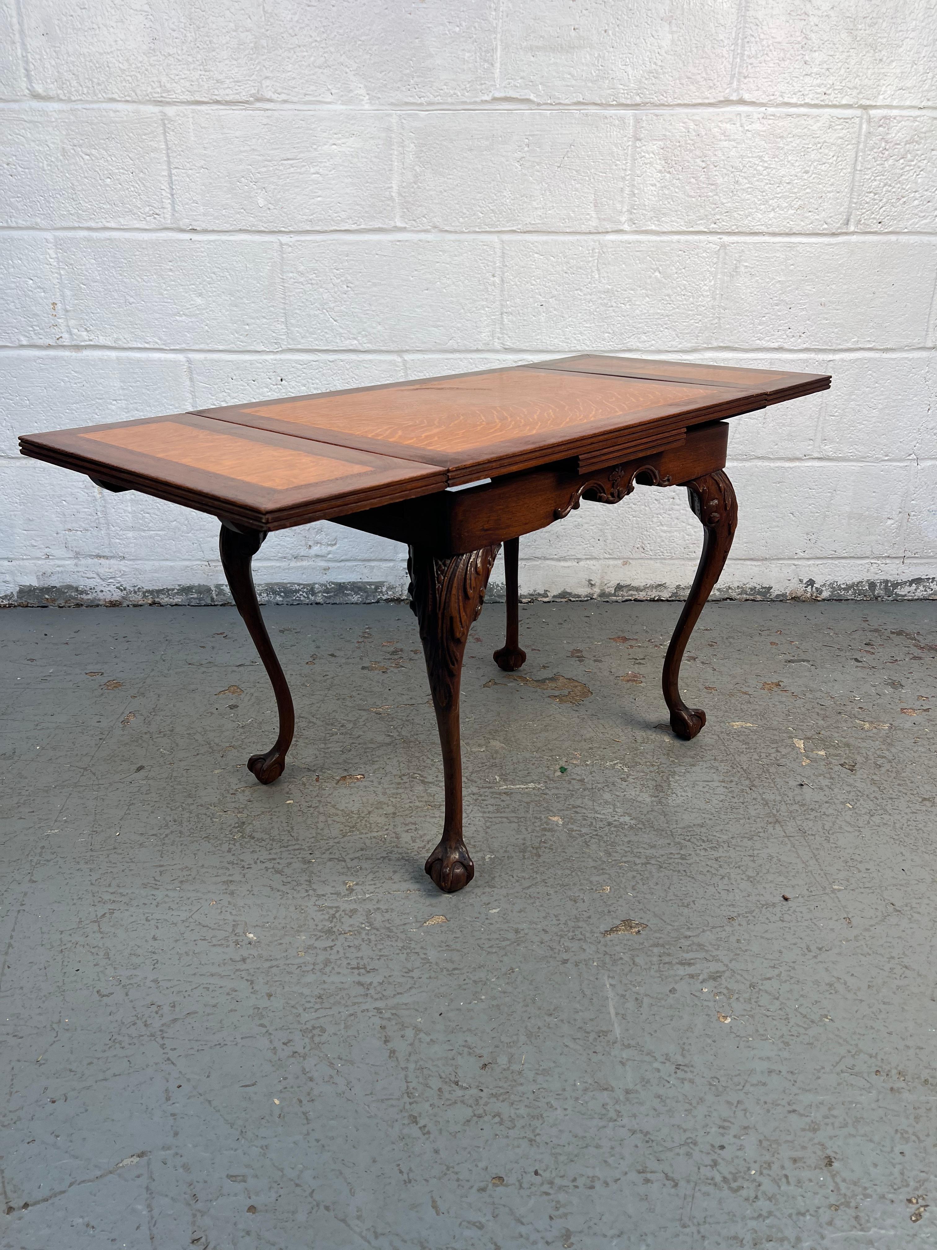 Mesa auxiliar extensible estilo Chippendale en venta 6