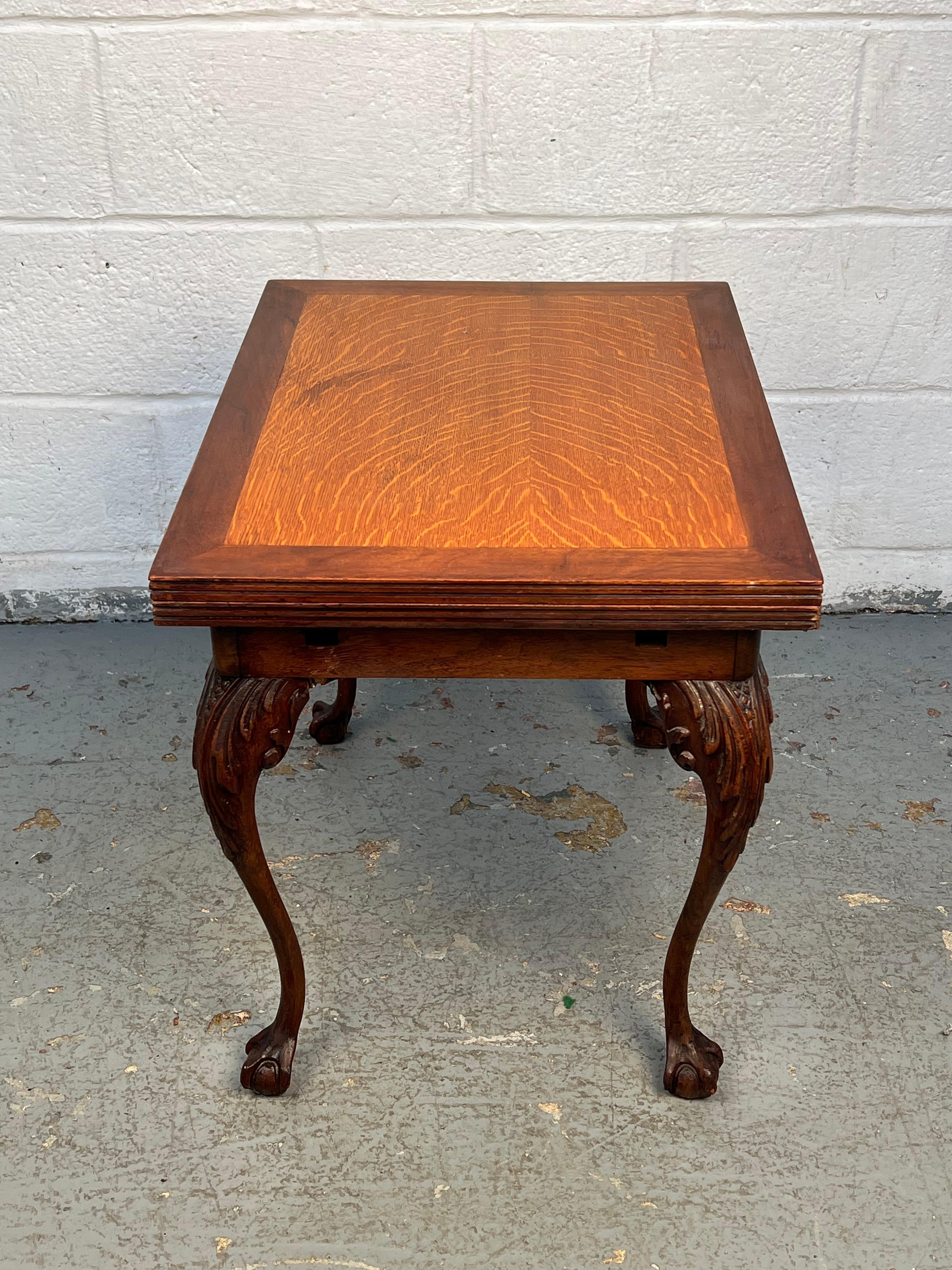 Mesa auxiliar extensible estilo Chippendale Madera en venta