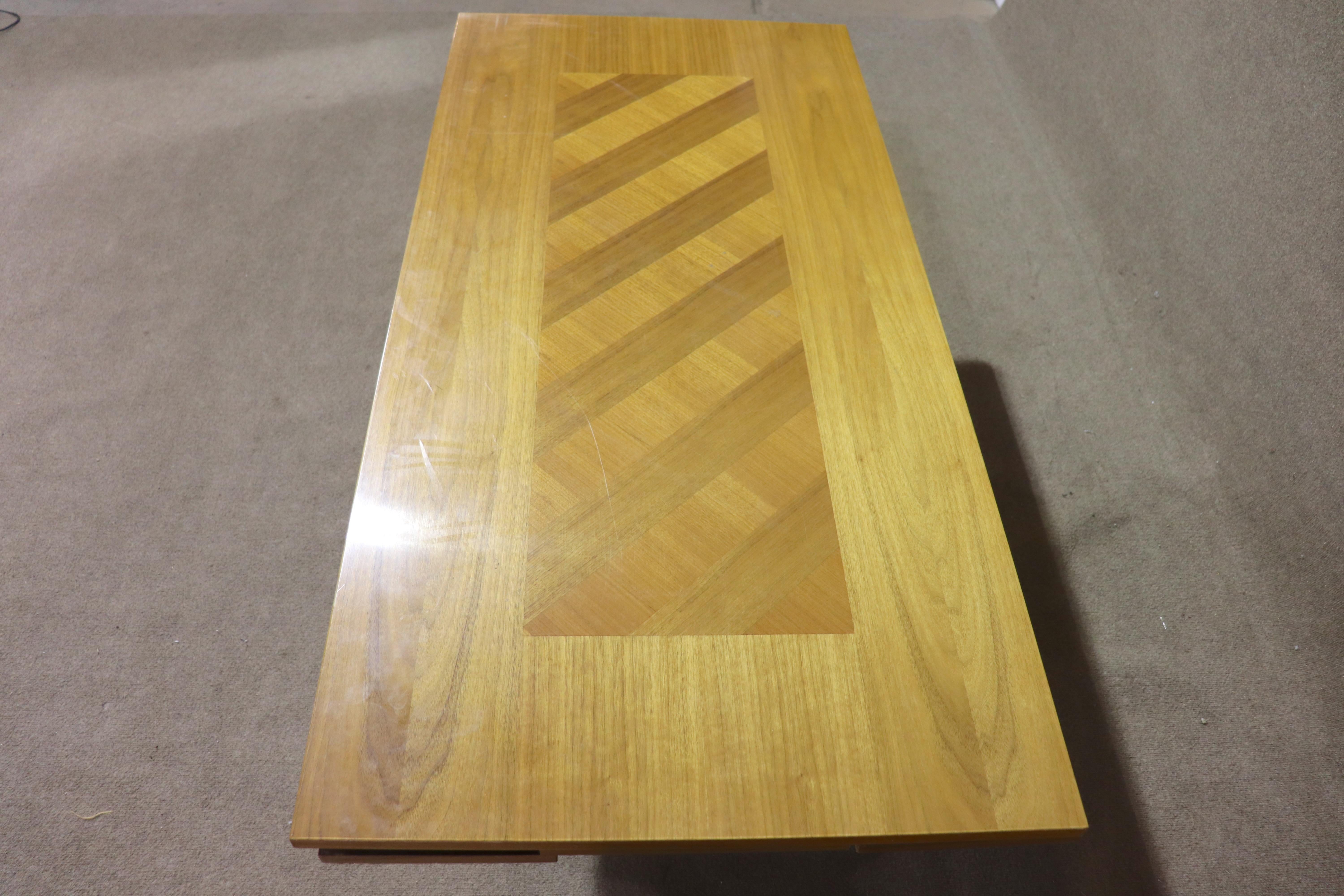 Table basse extensible avec plateau en parquet Bon état - En vente à Brooklyn, NY