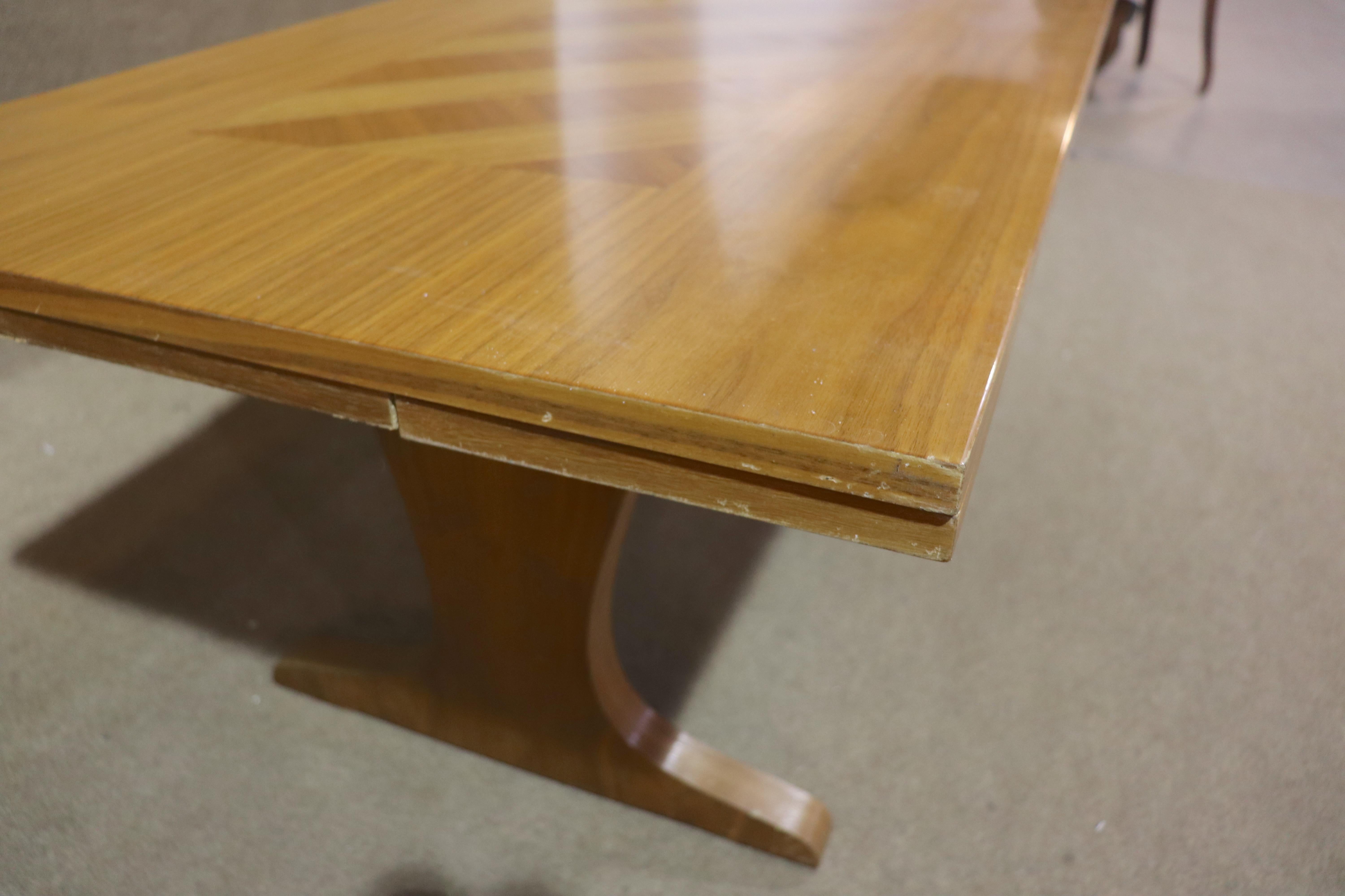 20ième siècle Table basse extensible avec plateau en parquet en vente