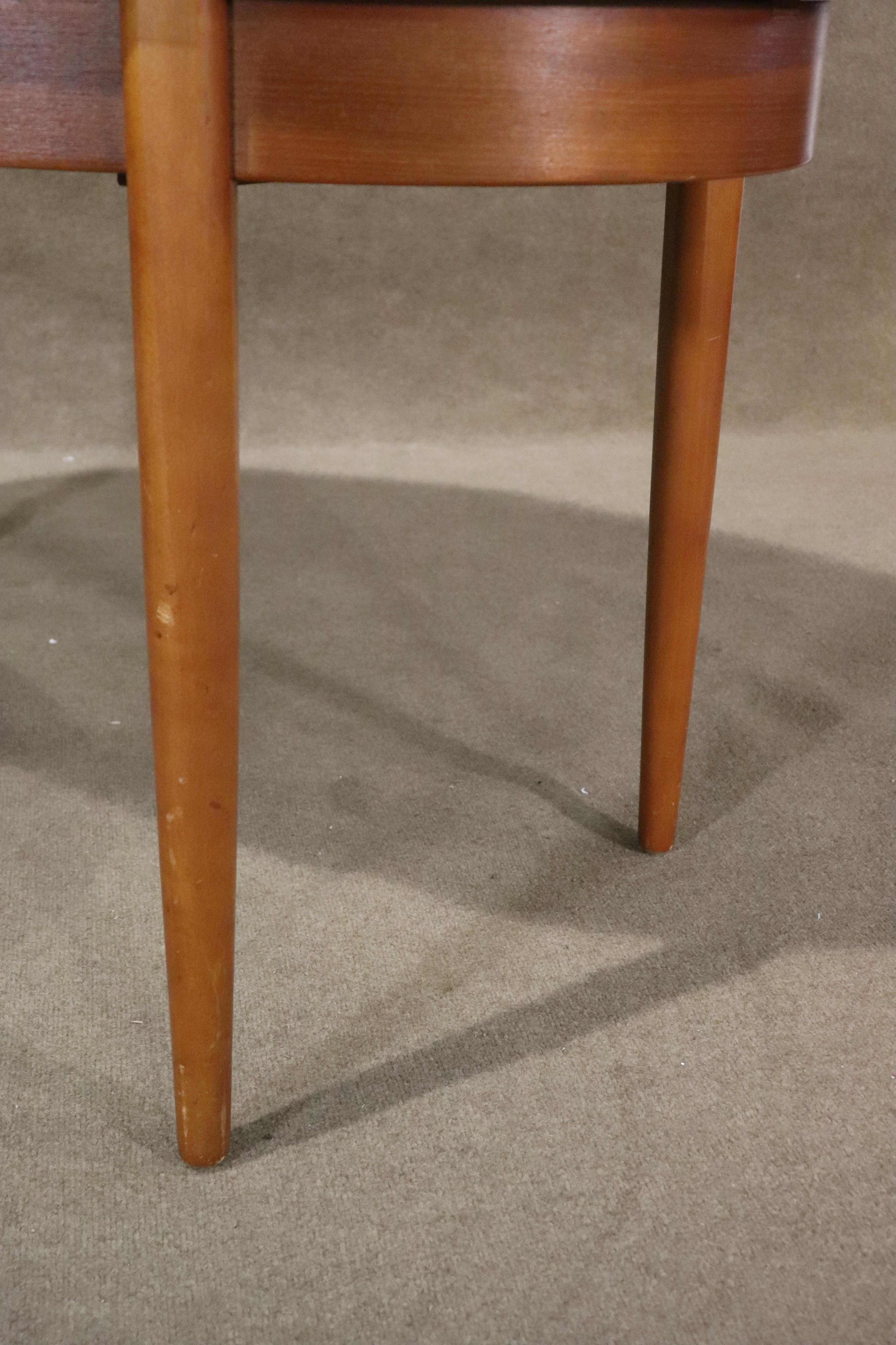 Table à manger danoise extensible avec feuille papillon en vente 1