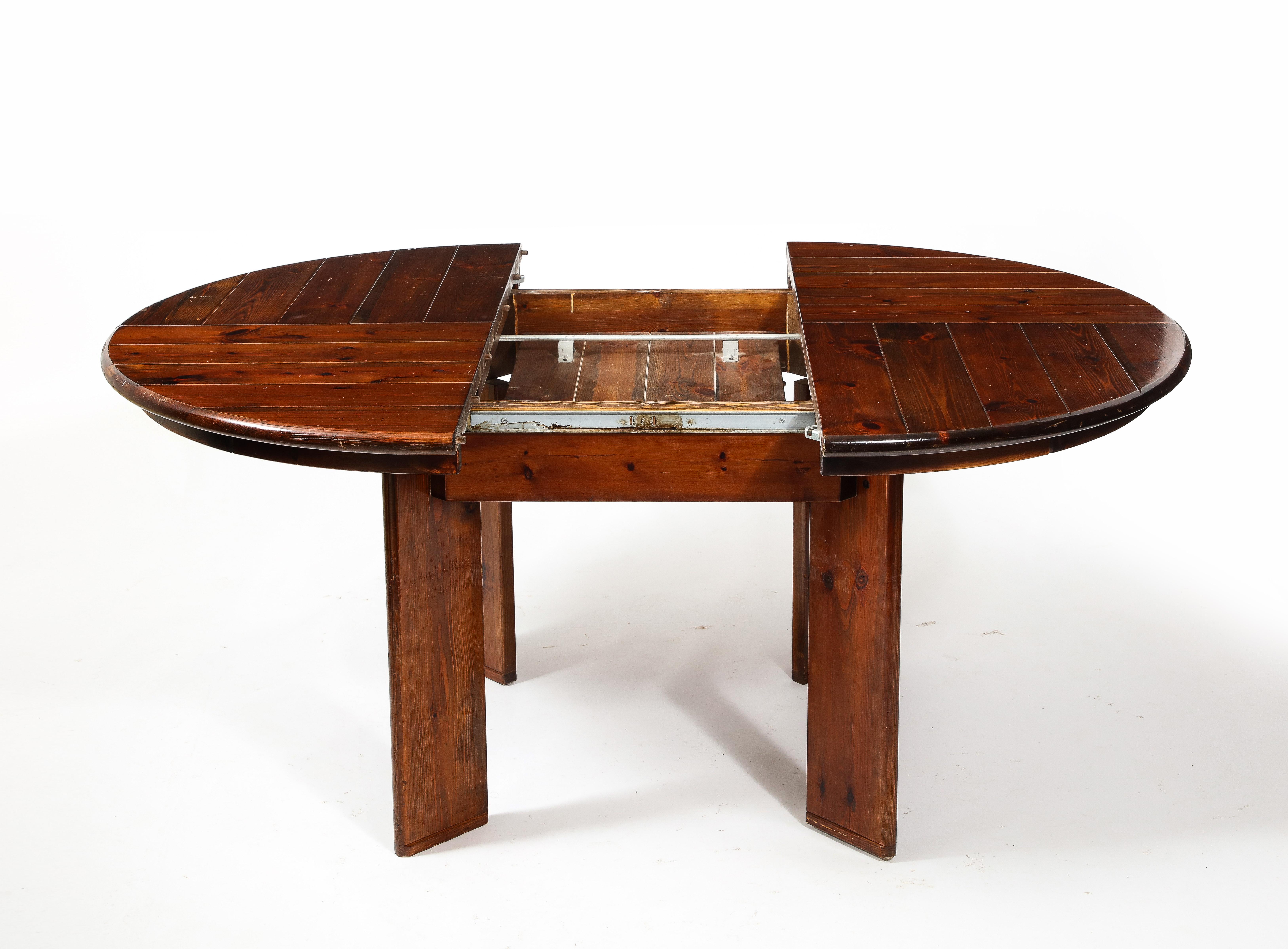 Silvio Coppola Large Round Expandable Dining Table in Pine, Italy 1960's In Good Condition In New York, NY