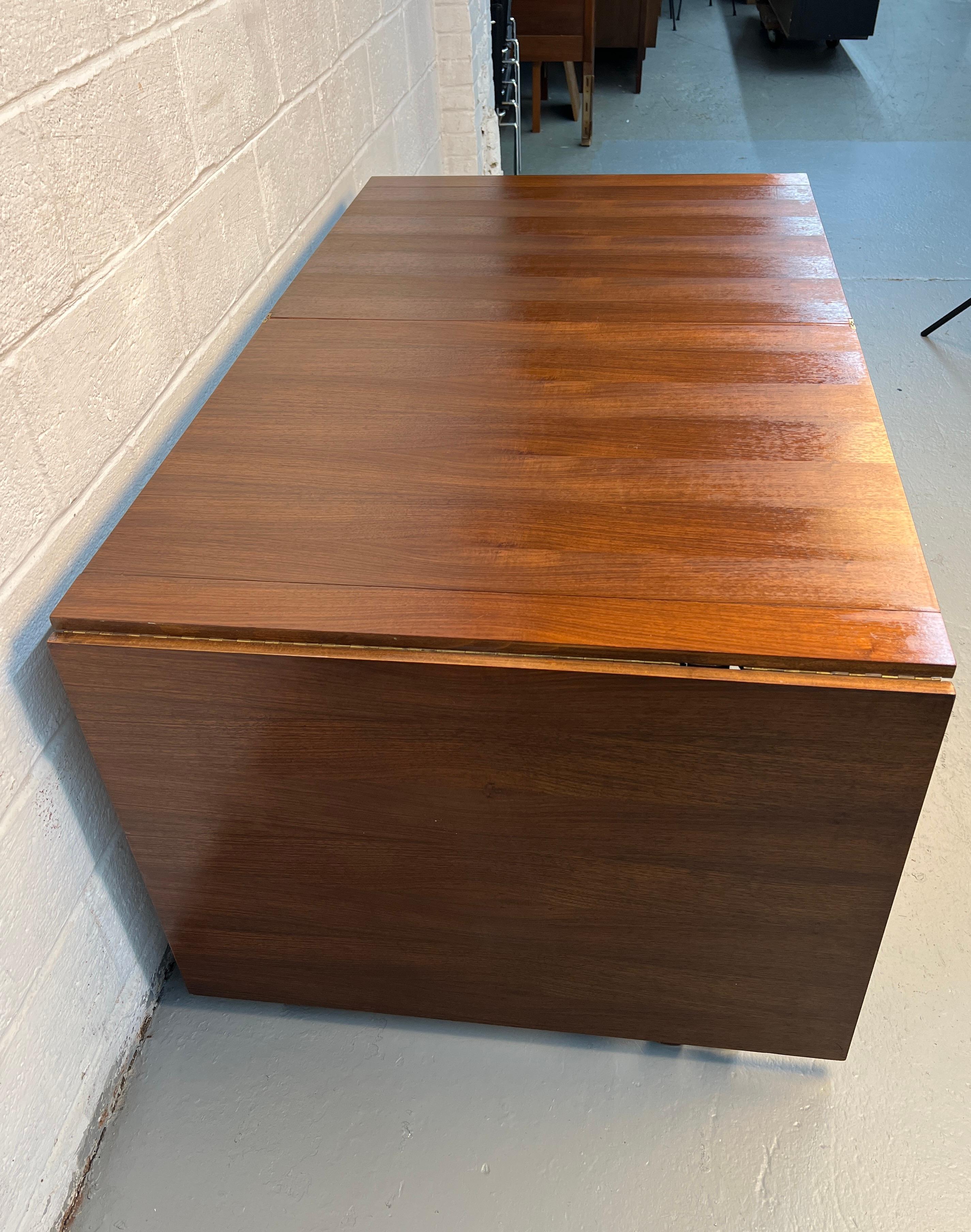 Table à feuilles tombantes en noyer avec piètement extensible en vente 3