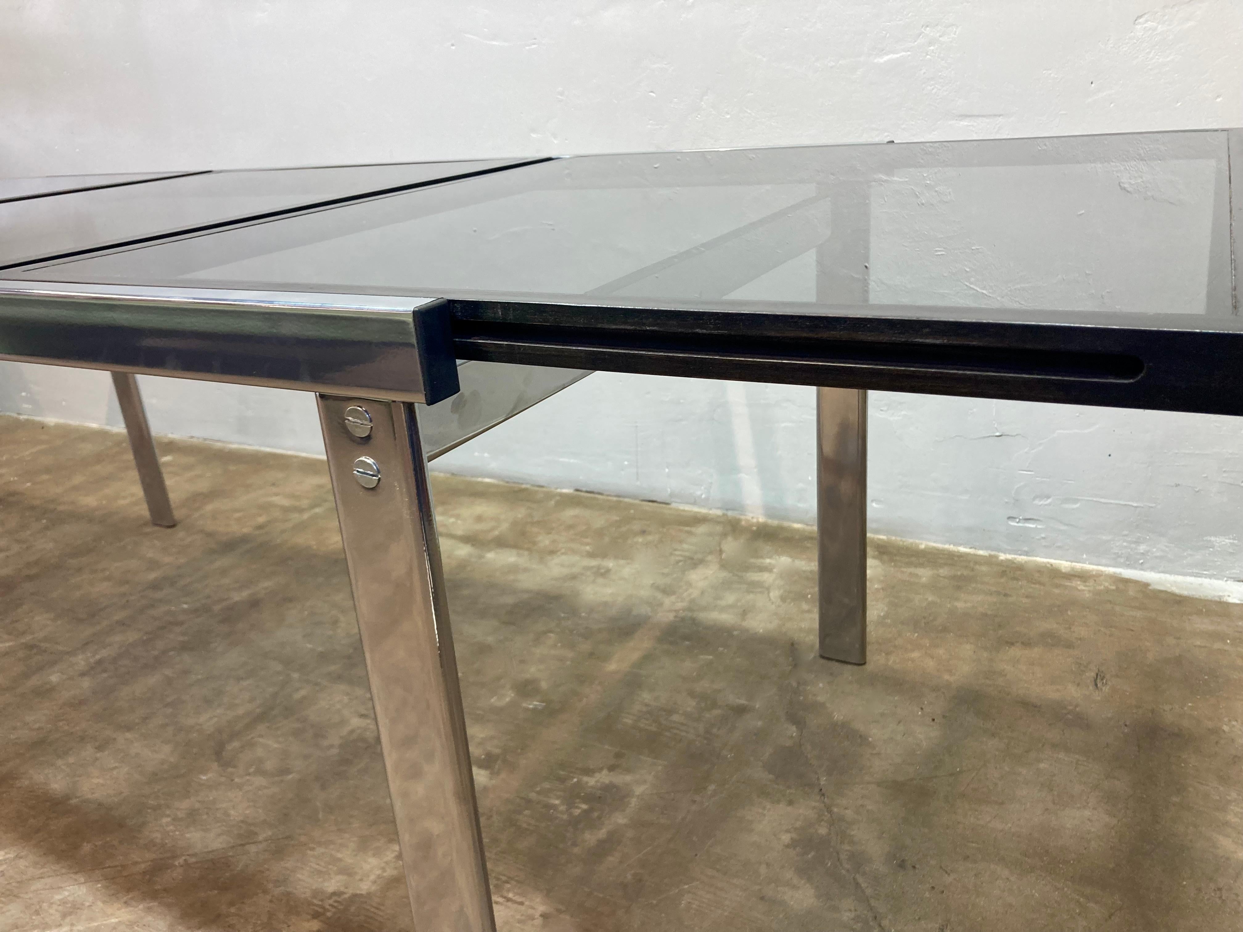 Table extensible en acier et verre en vente 6