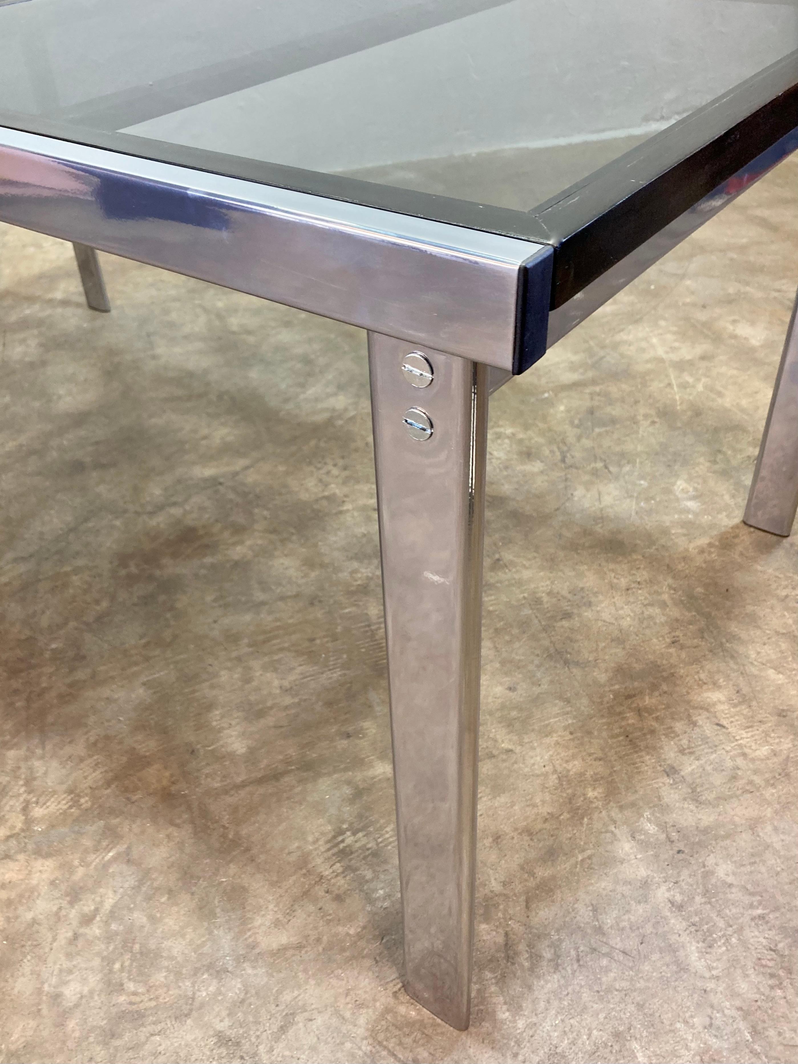 Milieu du XXe siècle Table extensible en acier et verre en vente