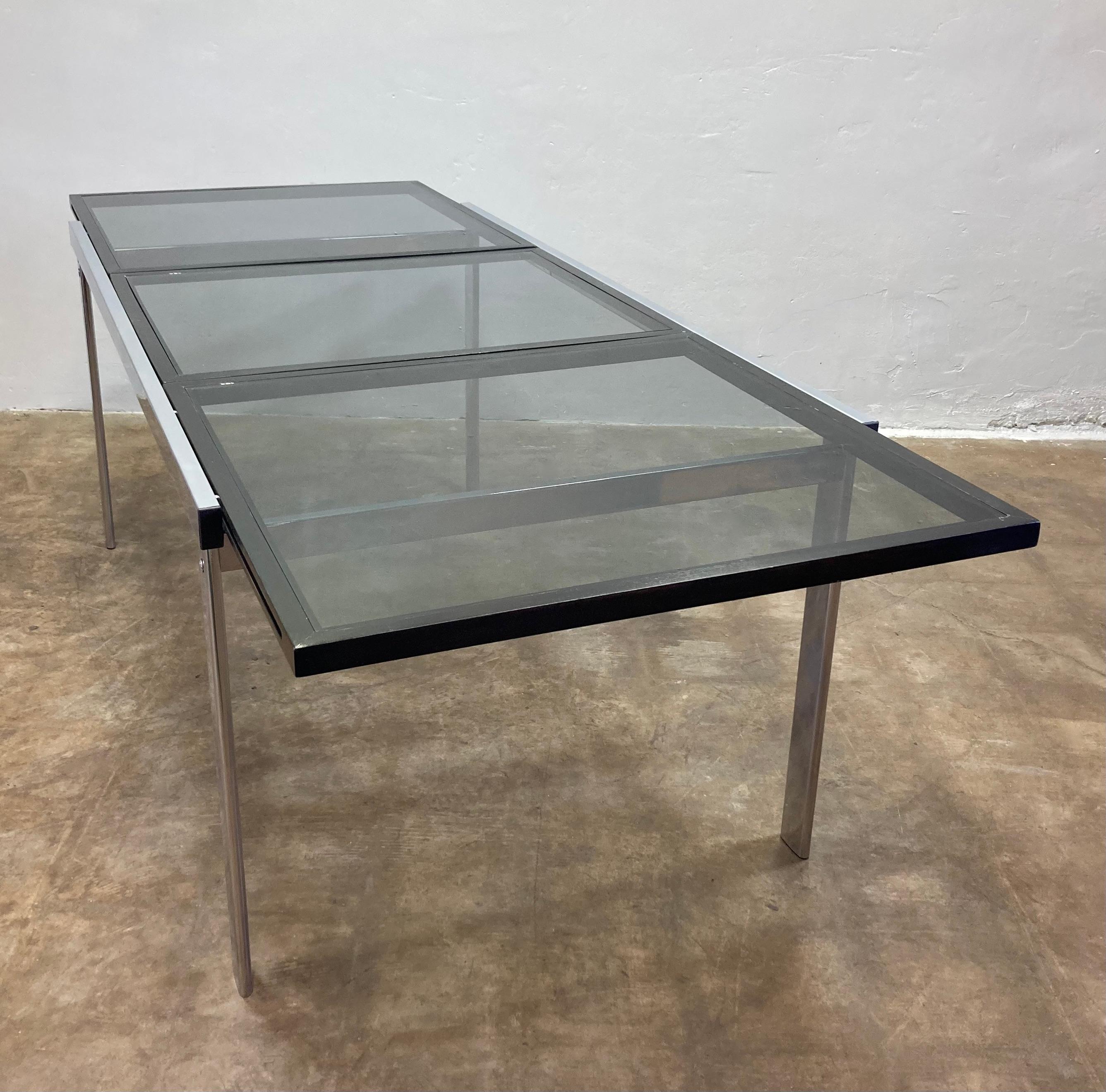 Table extensible en acier et verre en vente 3