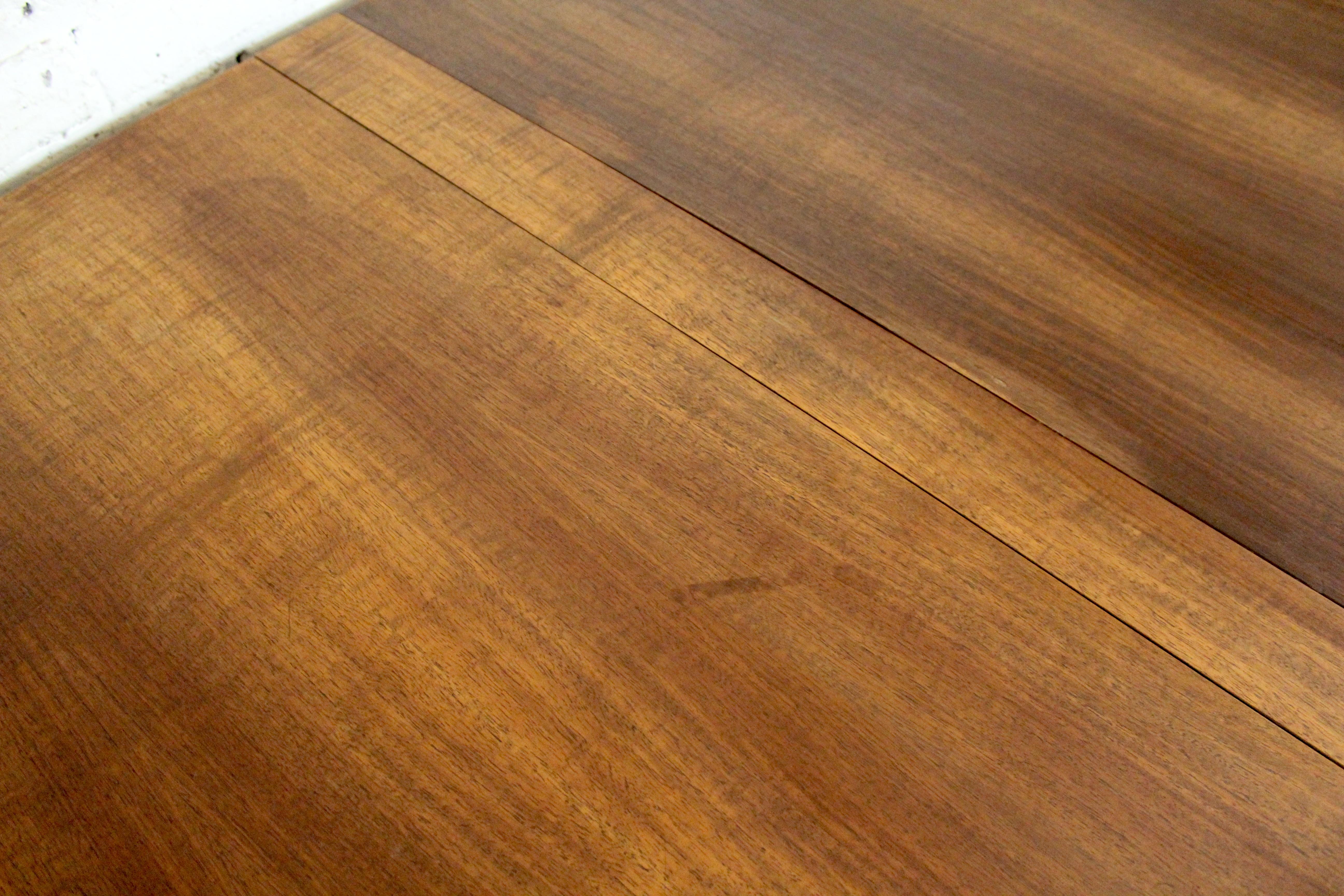 Expanding Walnut 'Maria' Table By Bruno Mathsson In Good Condition For Sale In Brooklyn, NY