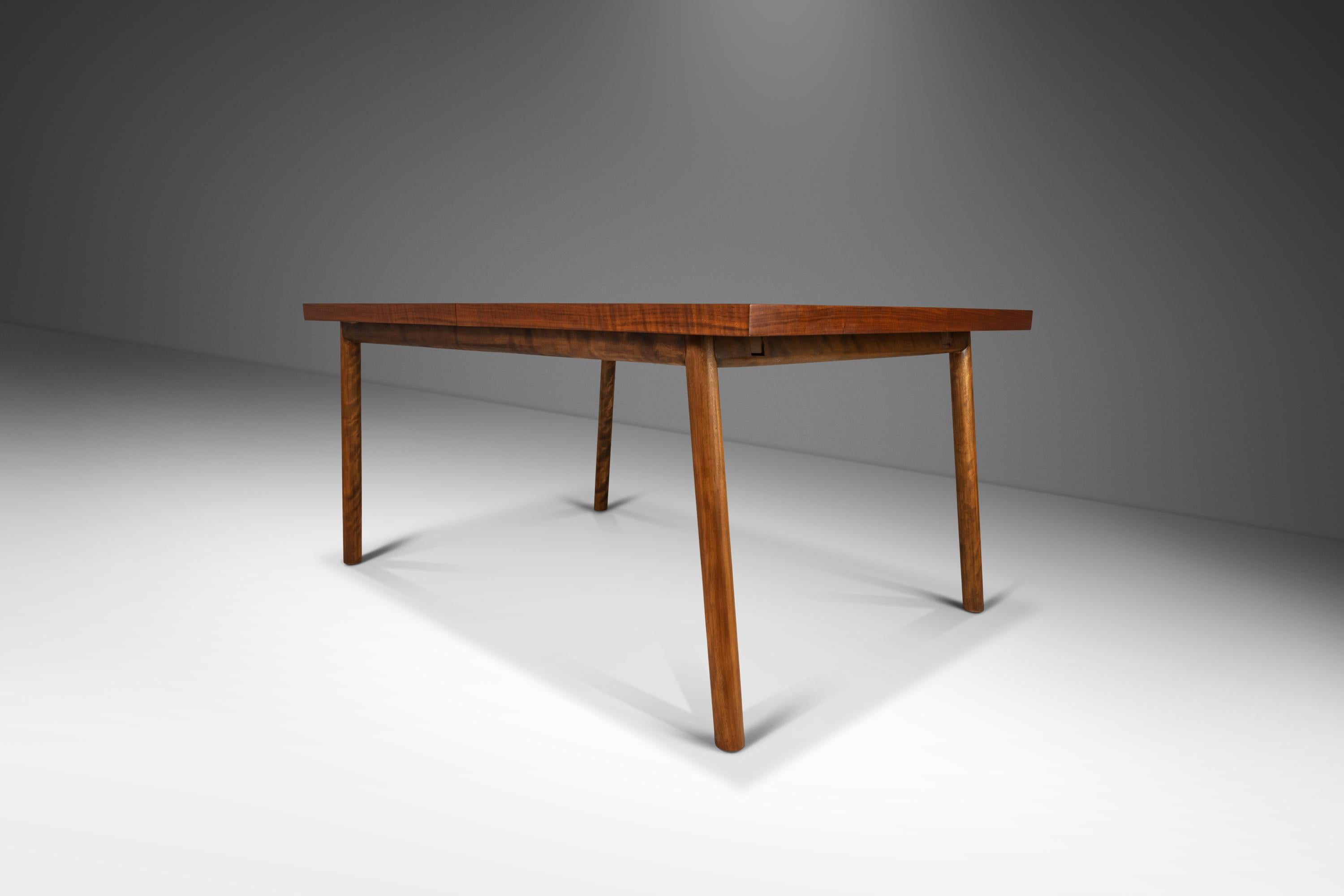 Expansion Dining Table in Walnut by T.H. Robsjohn-Gibbings for Widdicomb, 1950's In Good Condition In Deland, FL