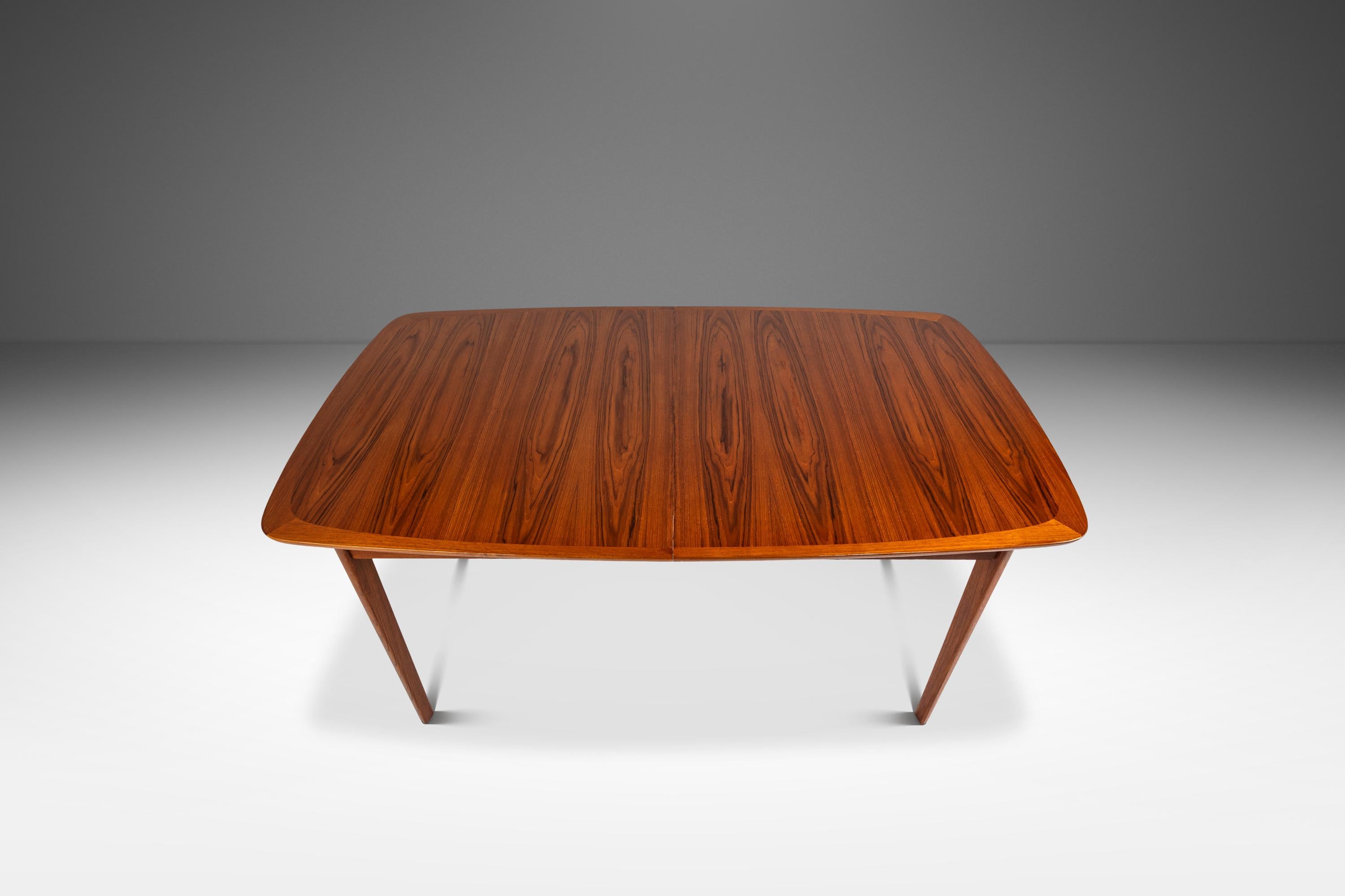 Expansion Dining Table w/ Stow-in-Table Leaves in Teak, Westnofa, Norway, 1970's In Good Condition For Sale In Deland, FL
