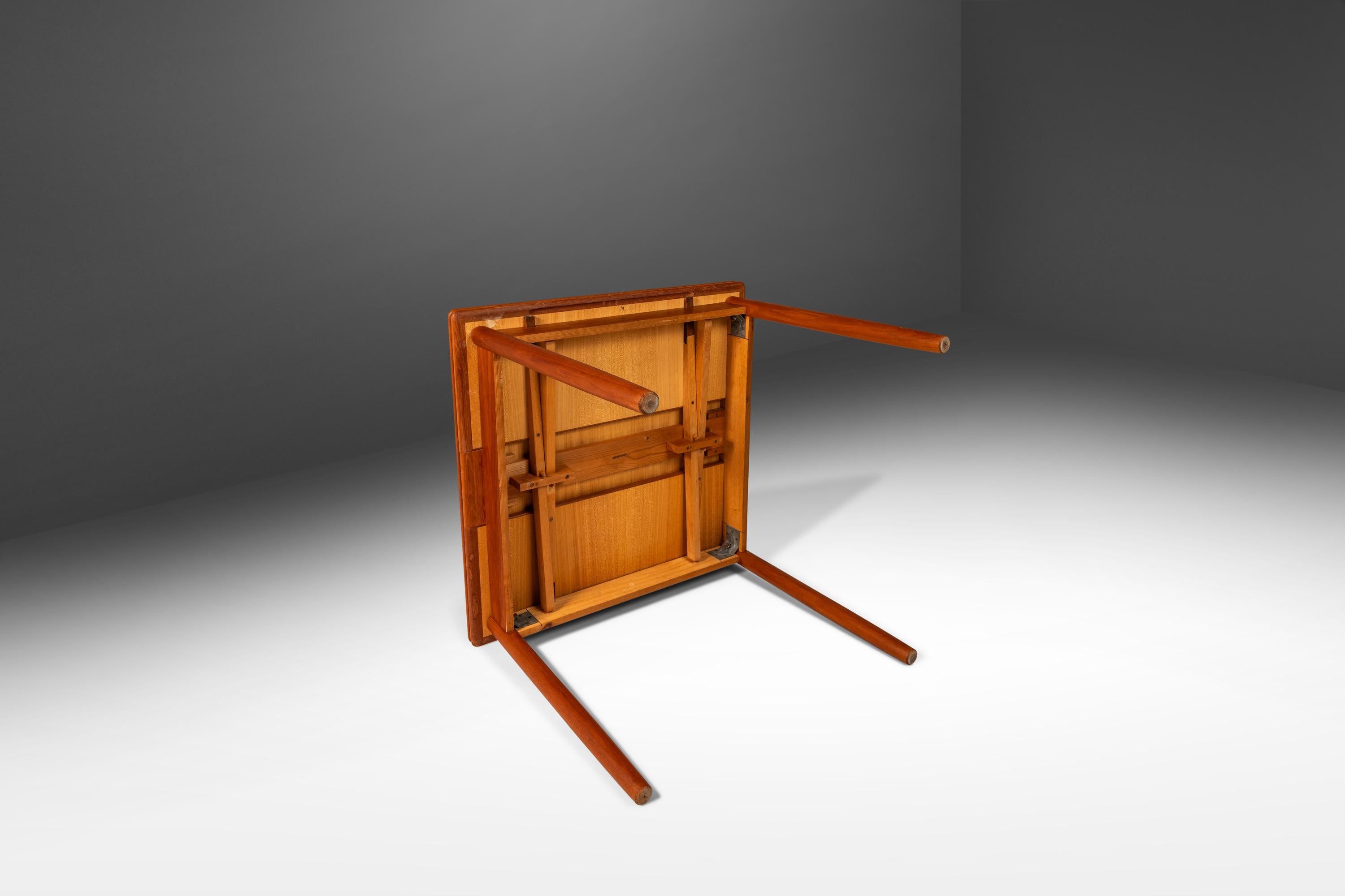 Mesa de Comedor Expansible con Hojas Estibables de Teca, Dinamarca, c. 1970 finales del siglo XX en venta