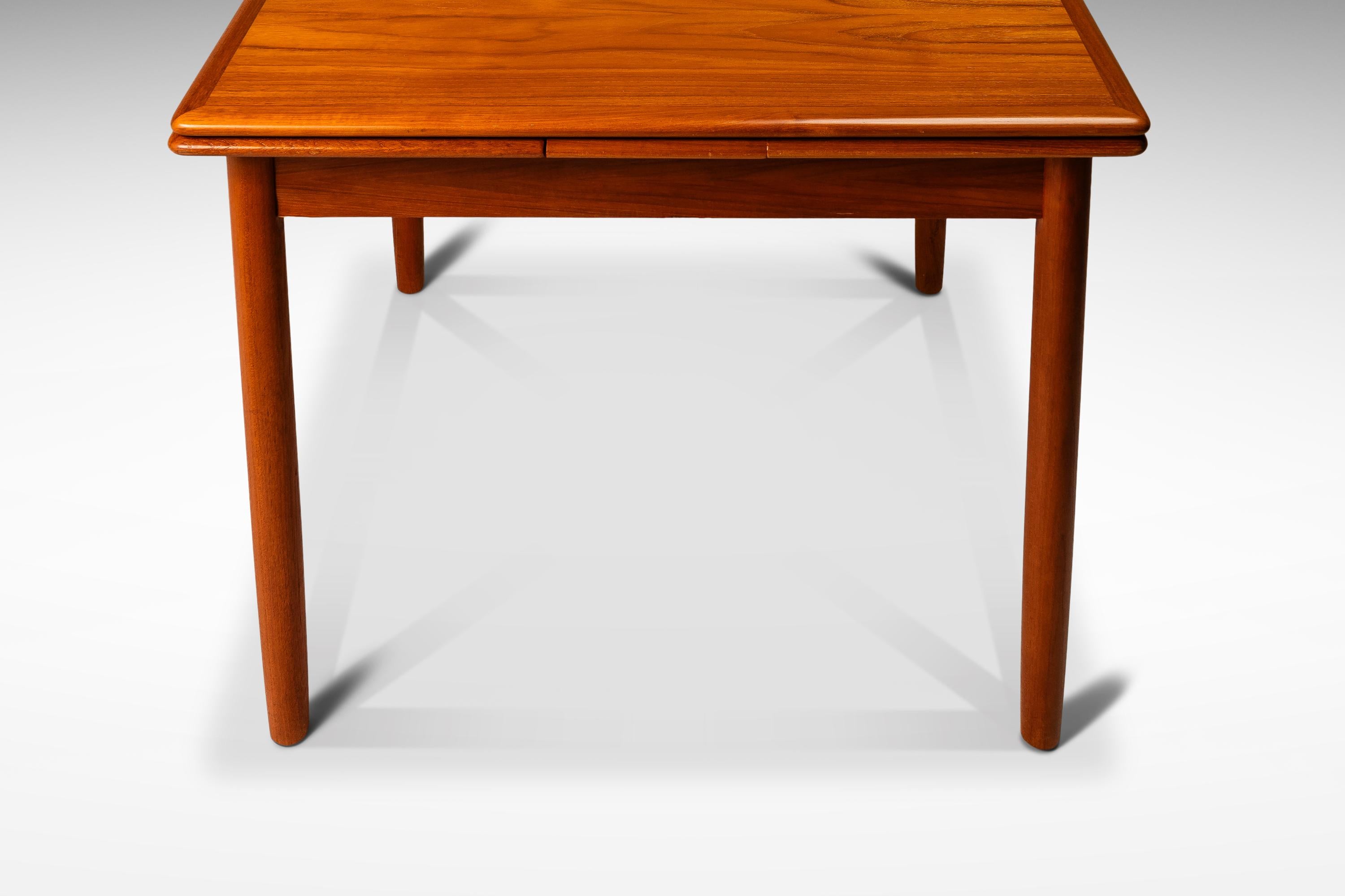 Mesa de Comedor Expansible con Hojas Estibables de Teca, Dinamarca, c. 1970 en venta 1