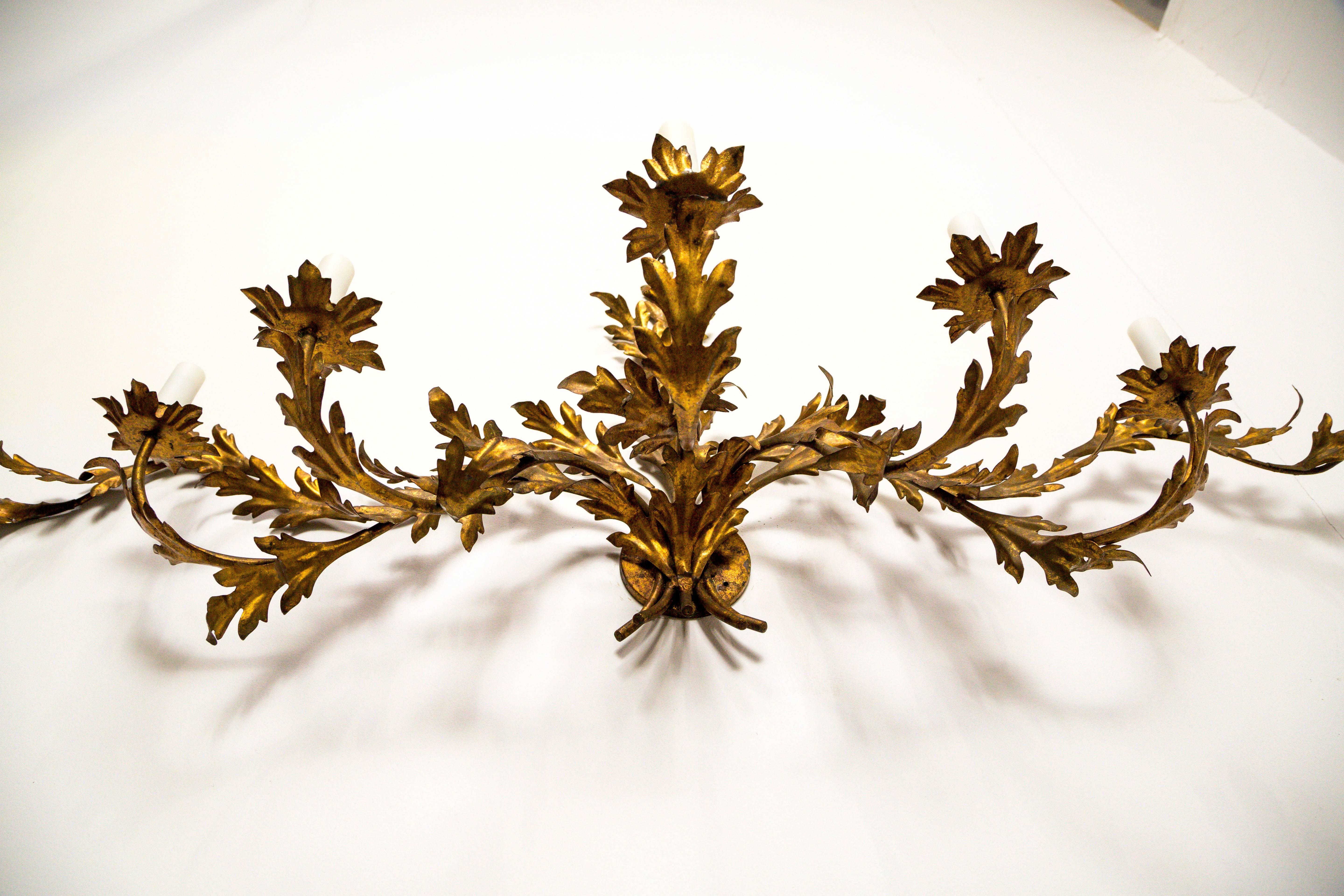 Expansive Gilded Leaves Sconce In Good Condition For Sale In San Francisco, CA