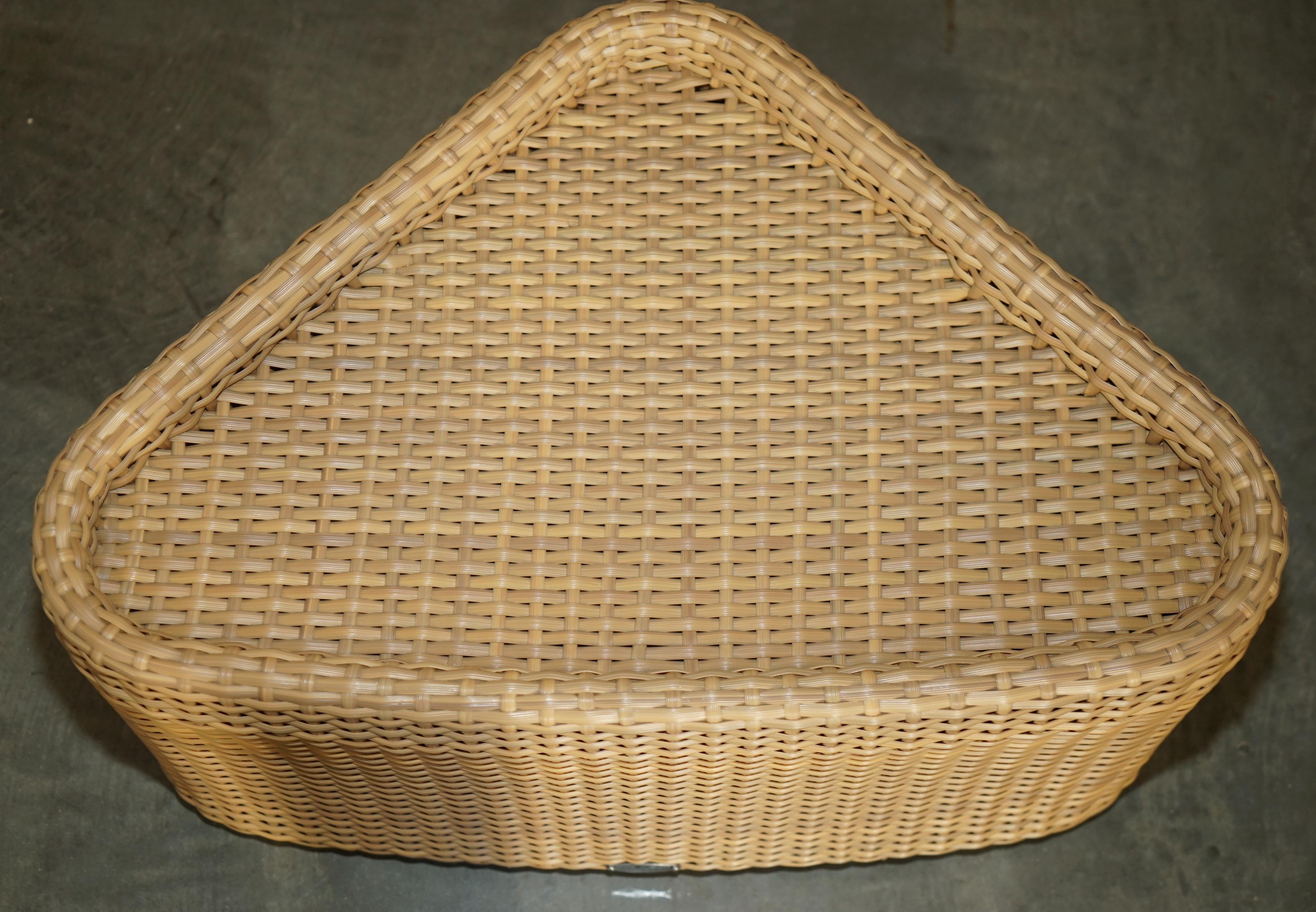 TABLE ET STOOL EXPENSIVE GARDEN SUR GLOSTER GARDEN GLASS & WiCKER en vente 9