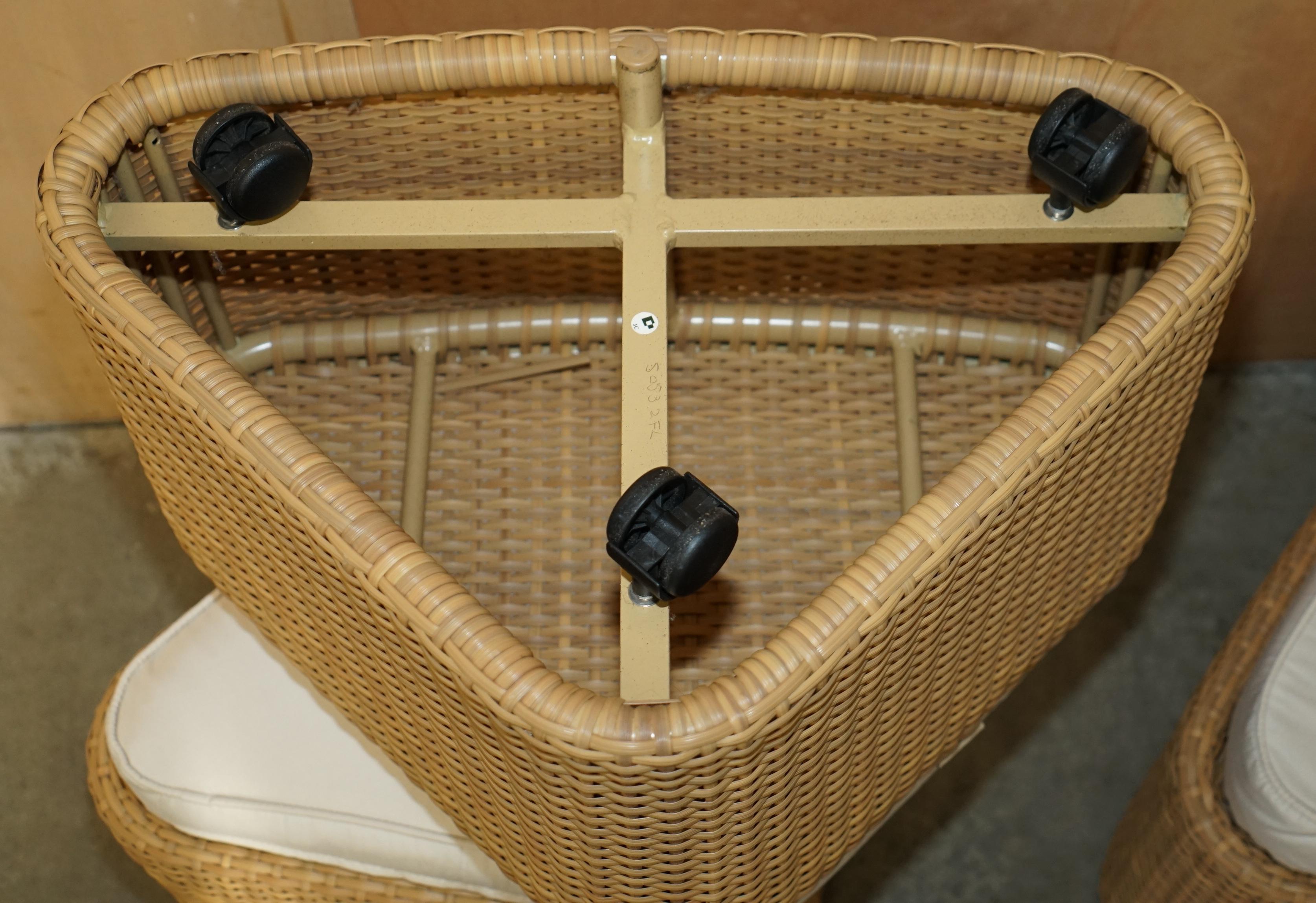 TABLE ET STOOL EXPENSIVE GARDEN SUR GLOSTER GARDEN GLASS & WiCKER en vente 10