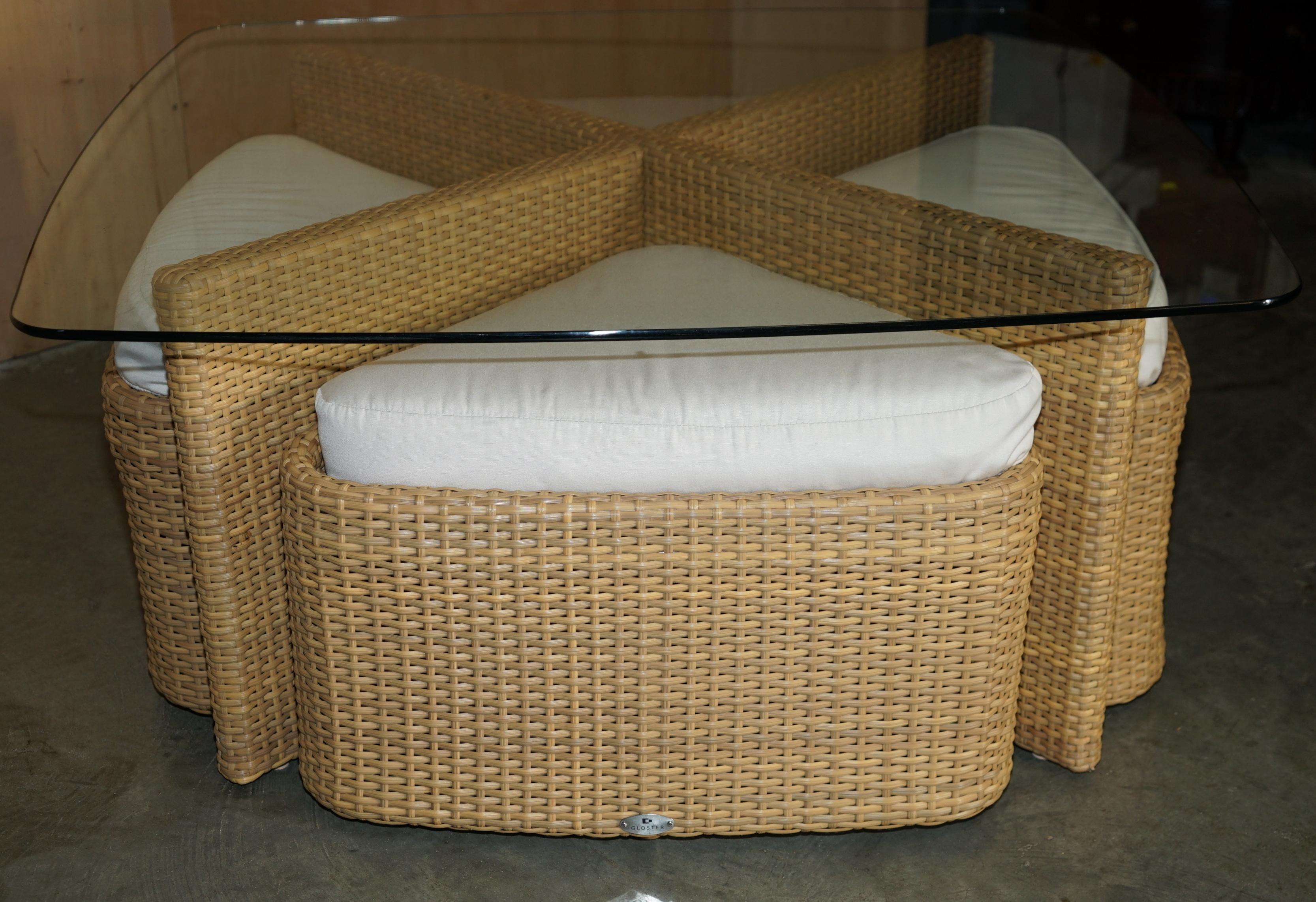 TABLE ET STOOL EXPENSIVE GARDEN SUR GLOSTER GARDEN GLASS & WiCKER Bon état - En vente à West Sussex, Pulborough