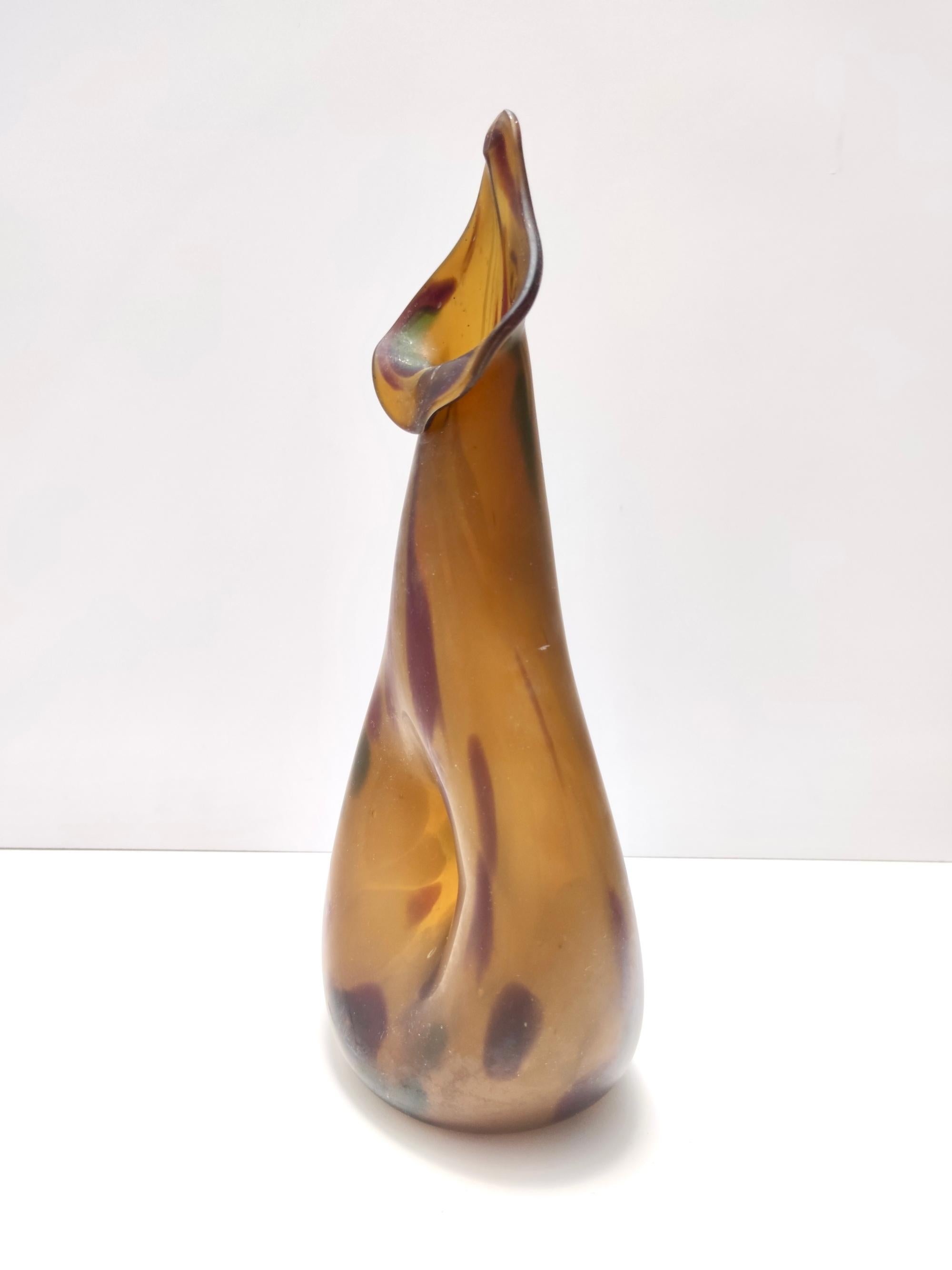 Metà XX secolo Vaso sperimentale in vetro di Murano color ambra attribuito ad Anzolo Fuga, Italia in vendita