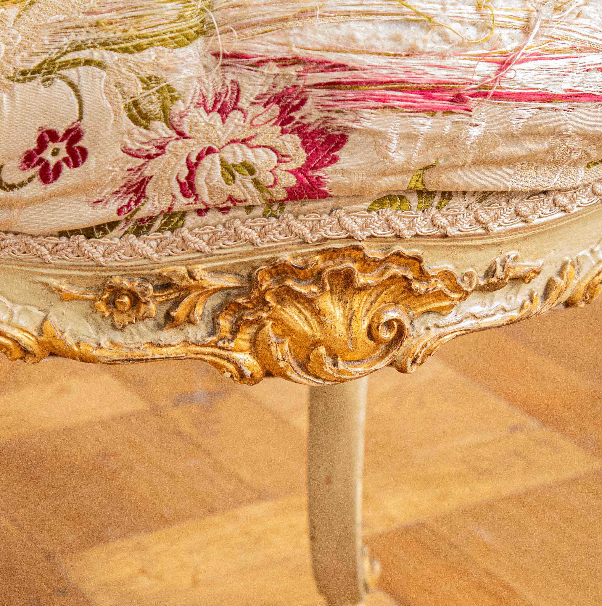 Suite de salon italienne palatial du 19ème siècle en bois doré sculpté en vente 7