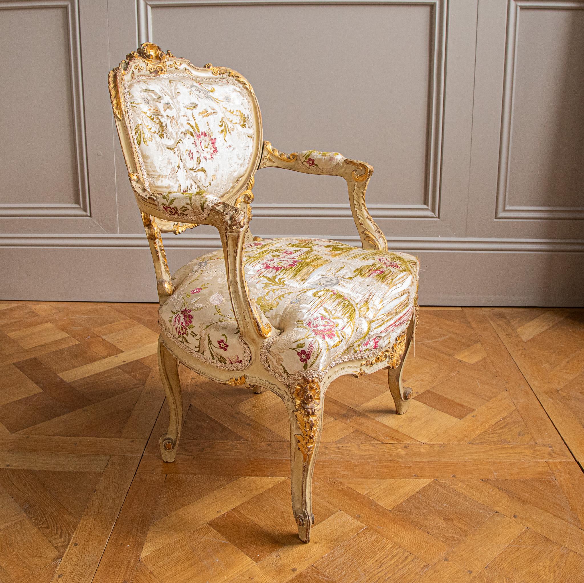 Beech 19th Century Italian Carved Gilt-wood Salon Suite - Sofa, Chairs & Footstools  For Sale