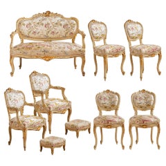 Italienische geschnitzte Salon-Suite aus vergoldetem Holz aus dem 19. Jahrhundert – Sofa, Stühle und Fußhocker 