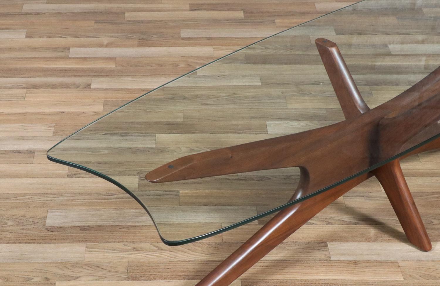 Vetro Sapientemente restaurato - Adrian Pearsall 893-TGO Tavolino scolpito con piano in vetro in vendita