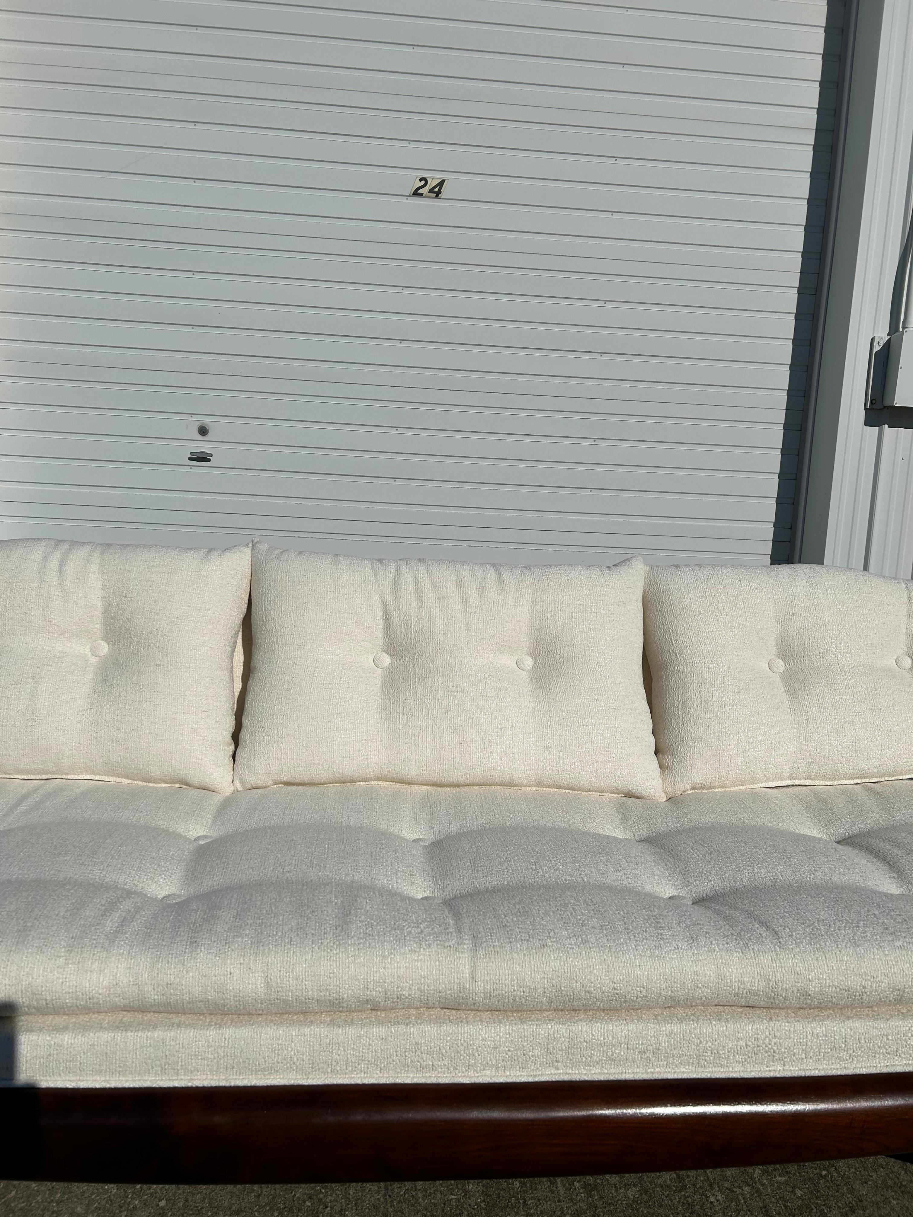 Expertisch restauriertes, armloses Gondola-Sofa von Adrian Pearsall für Craft Associates im Angebot 5