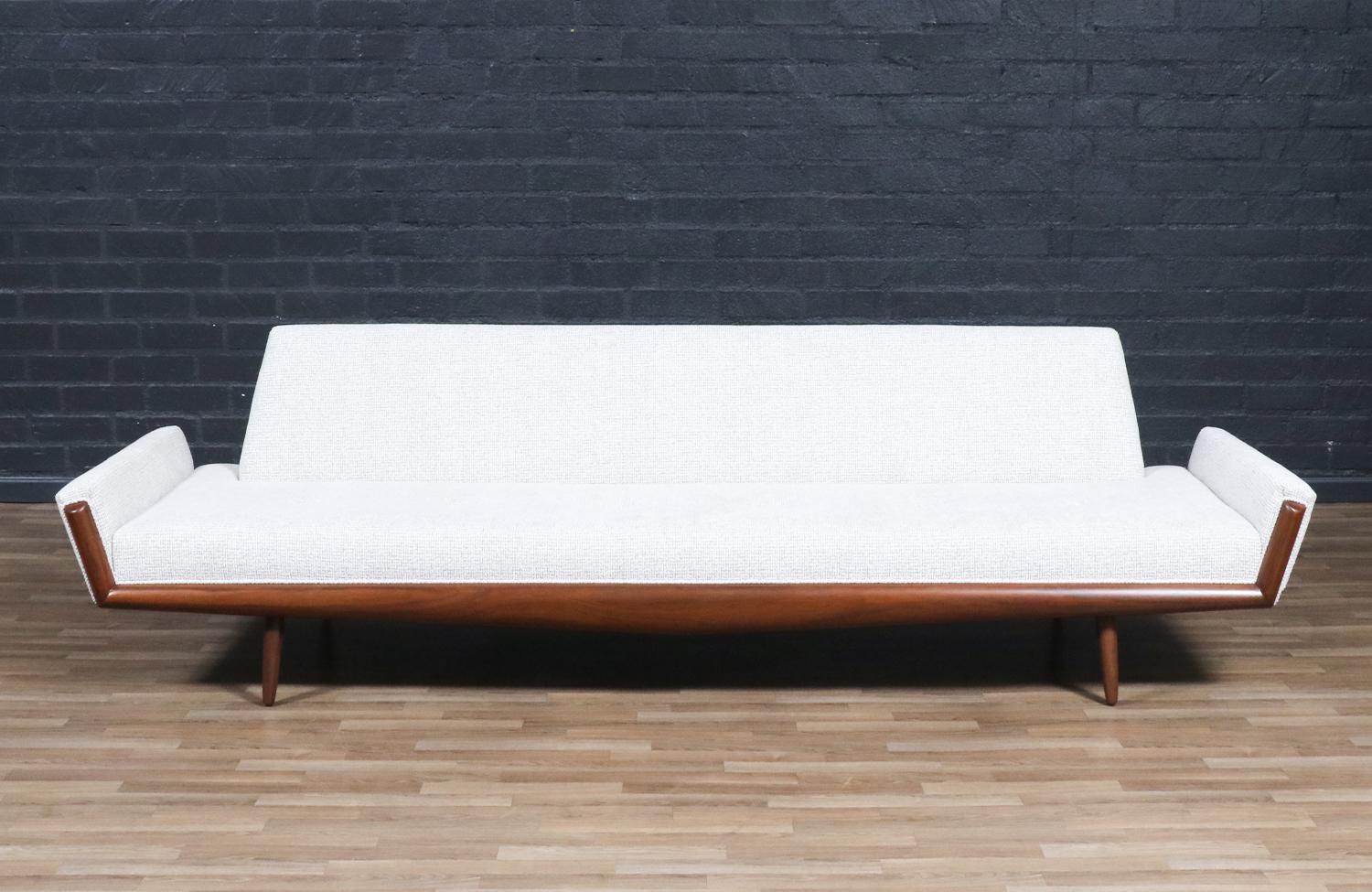 Expertly Restored-Adrian Pearsall Model 2000-S Gondola Sofa for Craft Associates In Excellent Condition For Sale In Los Angeles, CA