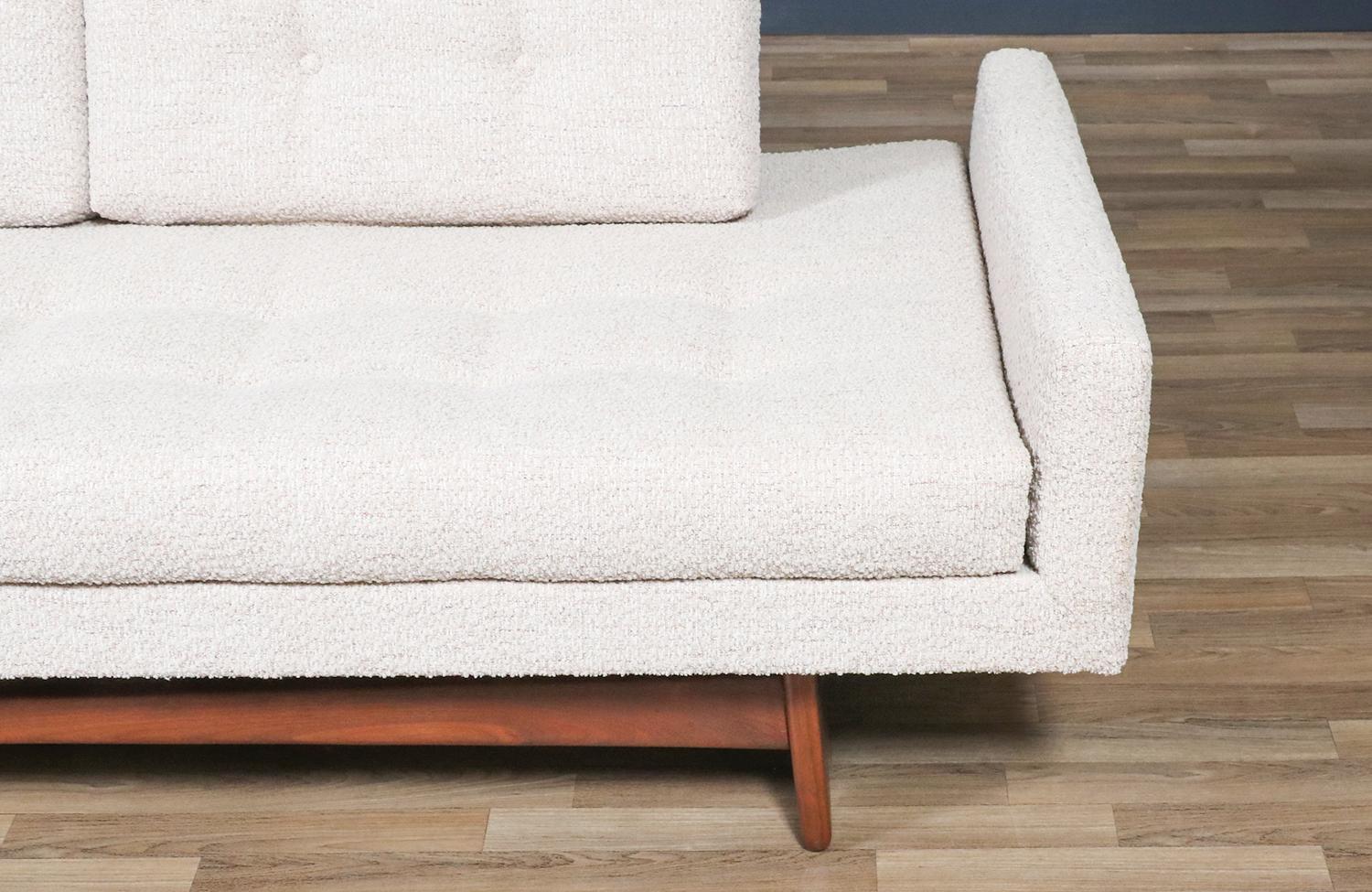 Fachmännisch restauriert - Adrian Pearsall Modell 2408-S Sofa für Craft Associates im Angebot 3