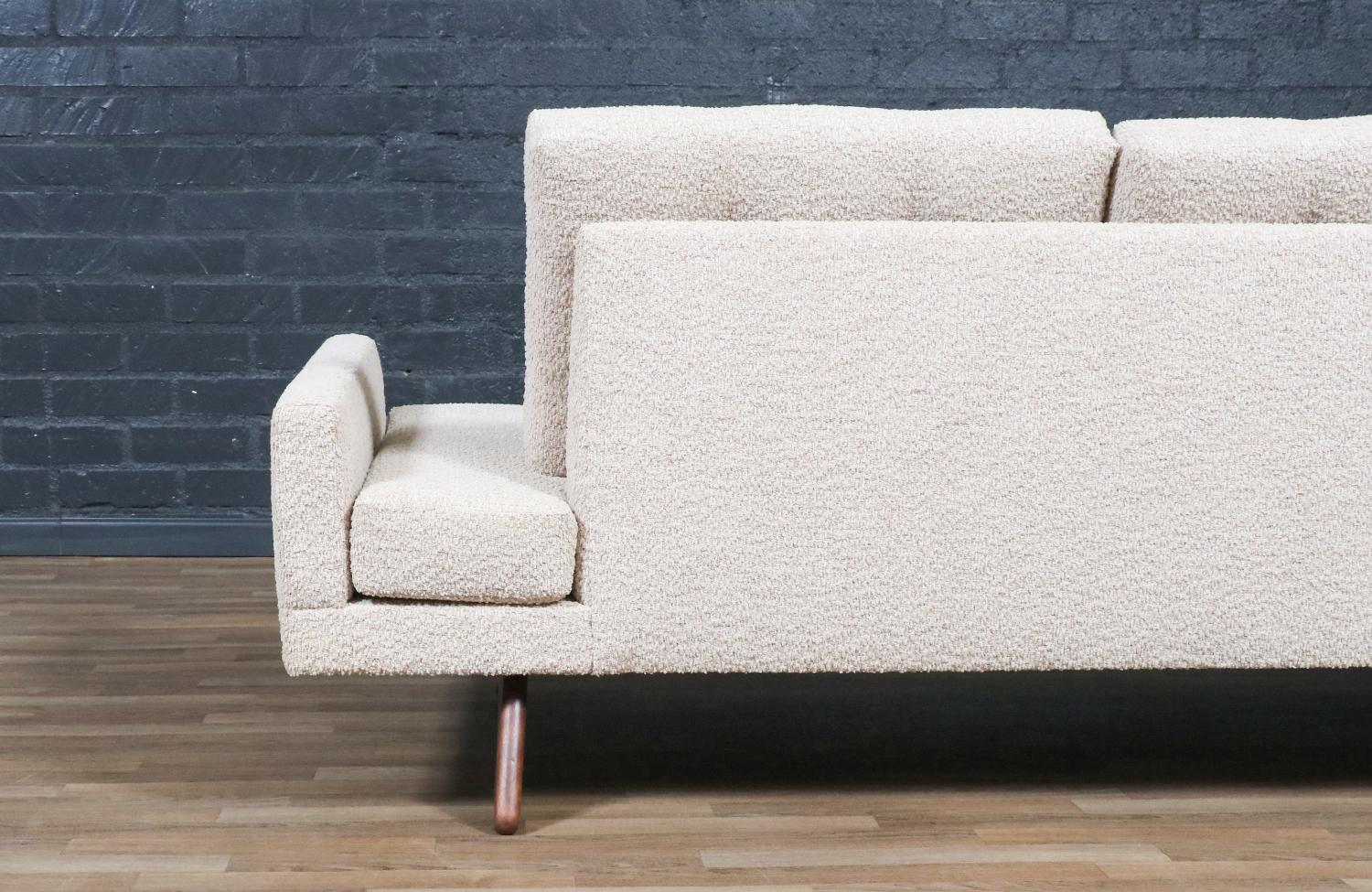 Fachmännisch restauriert - Adrian Pearsall Modell 2408-S Sofa für Craft Associates im Angebot 5