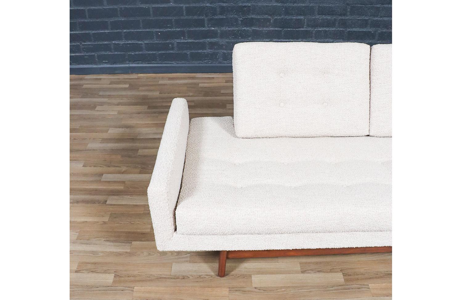 Fachmännisch restauriert - Adrian Pearsall Modell 2408-S Sofa für Craft Associates im Angebot 6