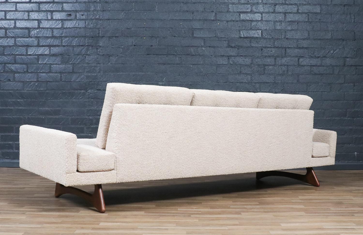 Fachmännisch restauriert - Adrian Pearsall Modell 2408-S Sofa für Craft Associates (Moderne der Mitte des Jahrhunderts) im Angebot