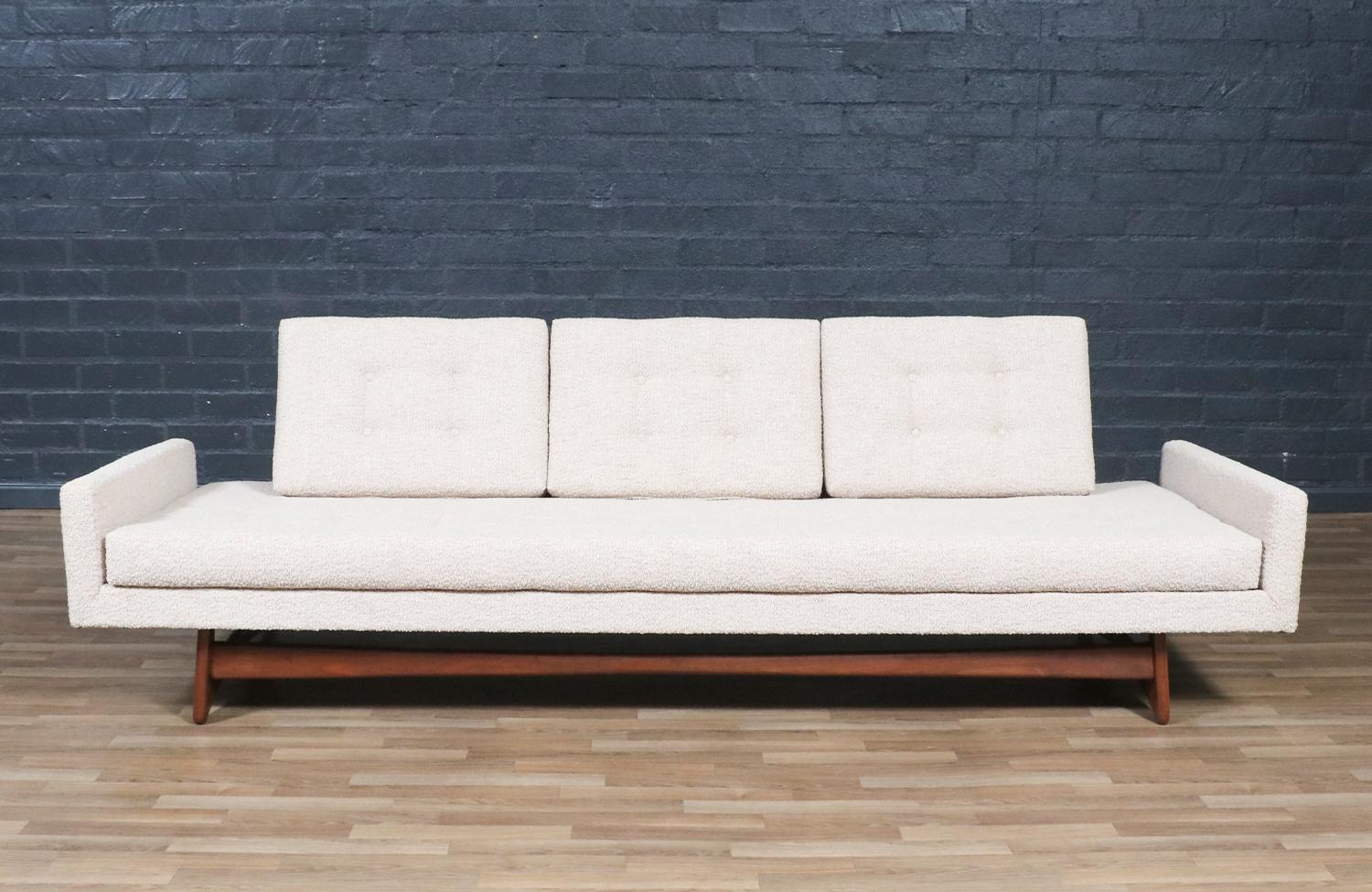 Fachmännisch restauriert - Adrian Pearsall Modell 2408-S Sofa für Craft Associates (Mitte des 20. Jahrhunderts) im Angebot