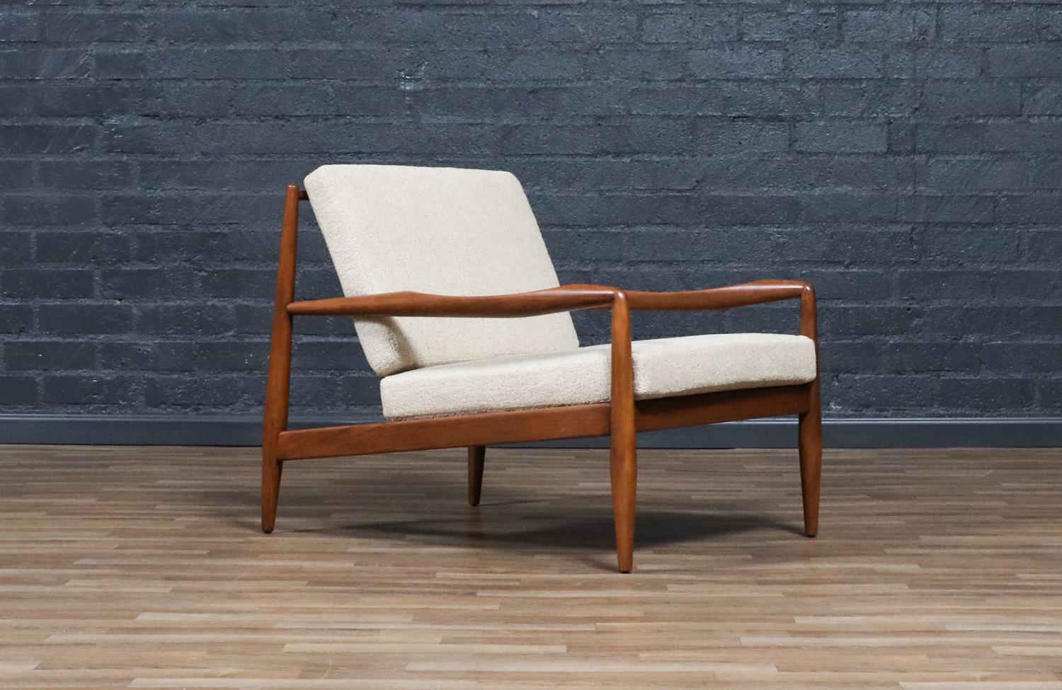 Restaurada por expertos -Silla de salón Adrian Pearsall Modelo 843-C para Craft Associates en Excelente estado para la venta en Los Angeles, CA