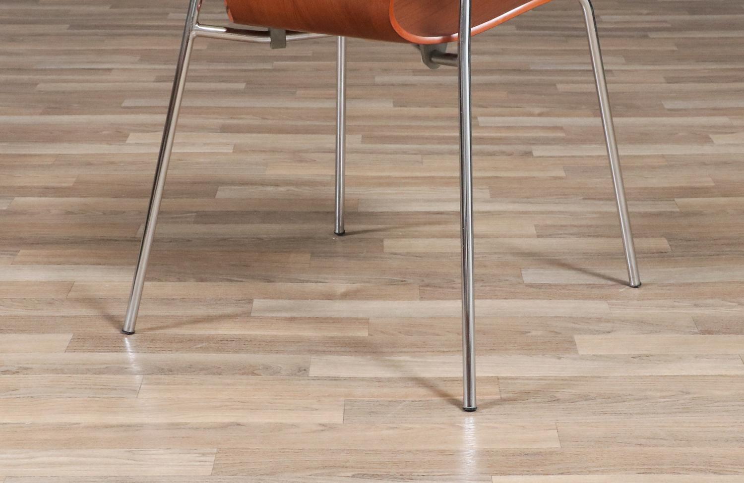 Expertly Restored - Arne Jacobsen Series-7 Teak Desk Chair for Fritz Hansen For Sale 4
