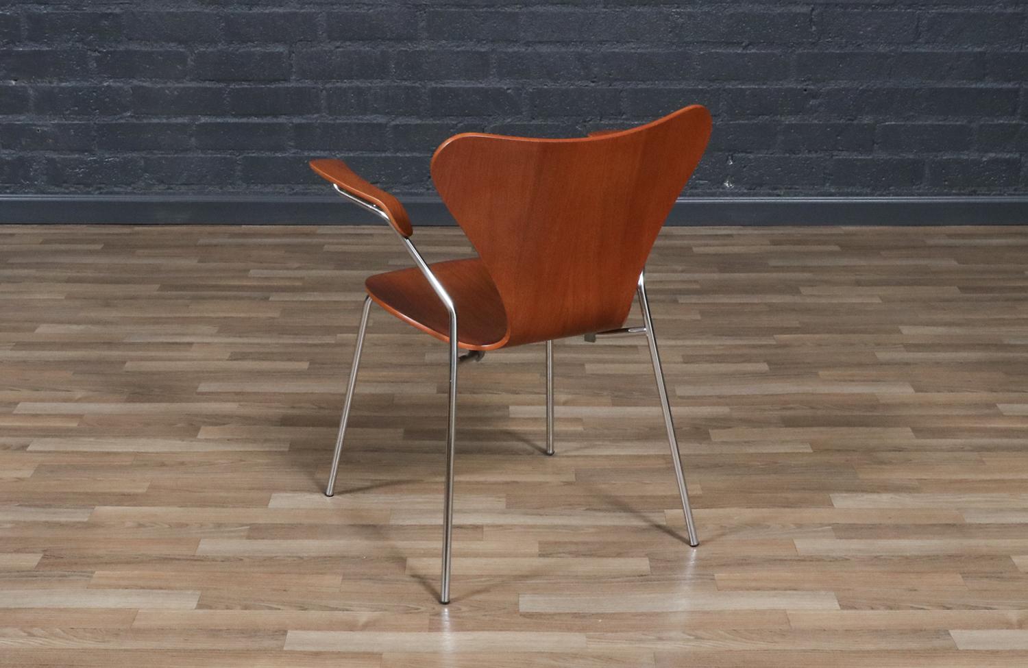 Danish Expertly Restored - Arne Jacobsen Series-7 Teak Desk Chair for Fritz Hansen For Sale