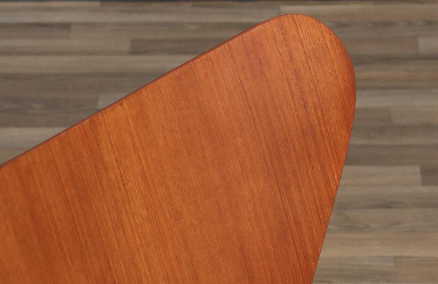 Expertly Restored - Arne Jacobsen Series-7 Teak Desk Chair for Fritz Hansen For Sale 1