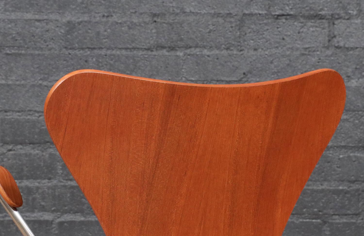 Expertly Restored - Arne Jacobsen Series-7 Teak Desk Chair for Fritz Hansen For Sale 2
