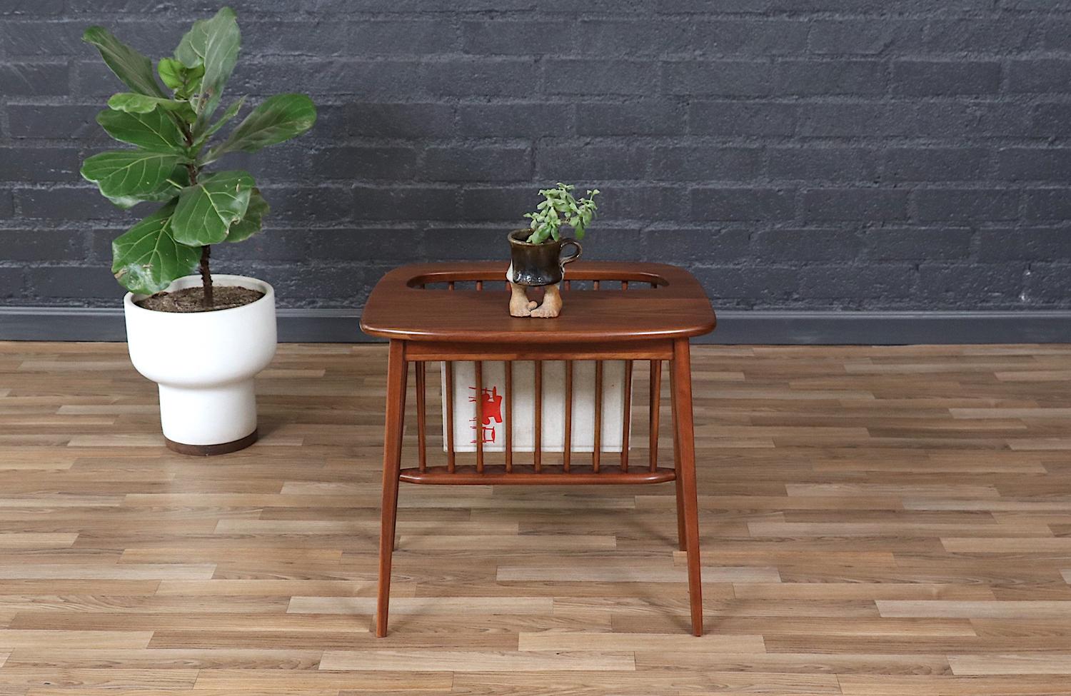 American Expertly Restored - Arthur Umanoff Spindle End Table w/ Magazine Shelf