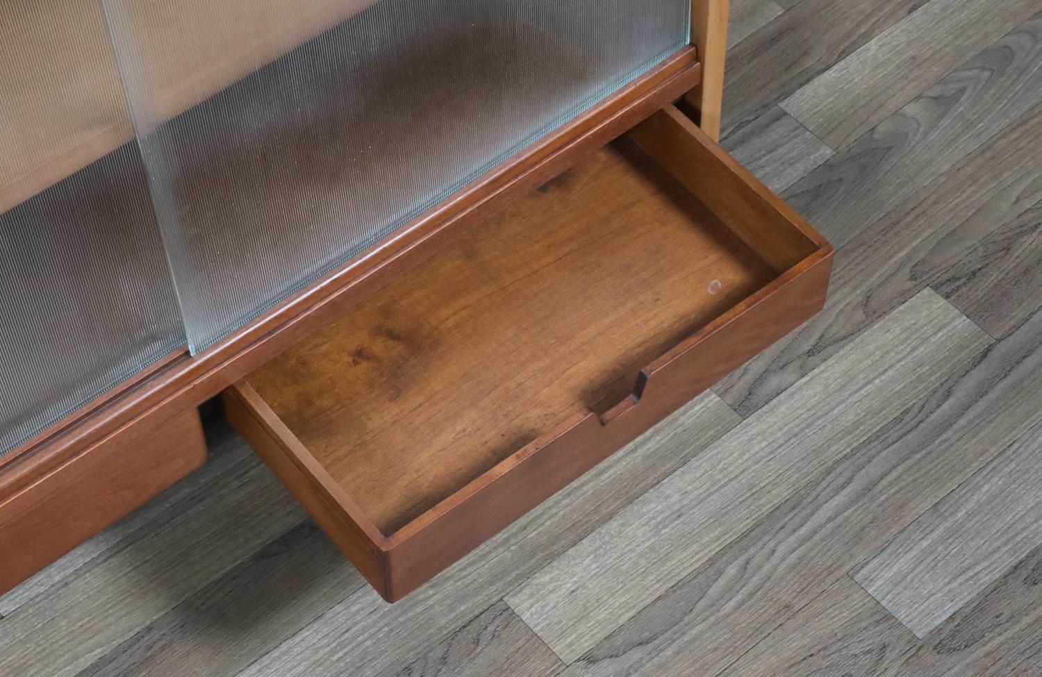 Restaurata con perizia - Libreria in teak e quercia di Bertil Fridhagen per Bodafors in vendita 4