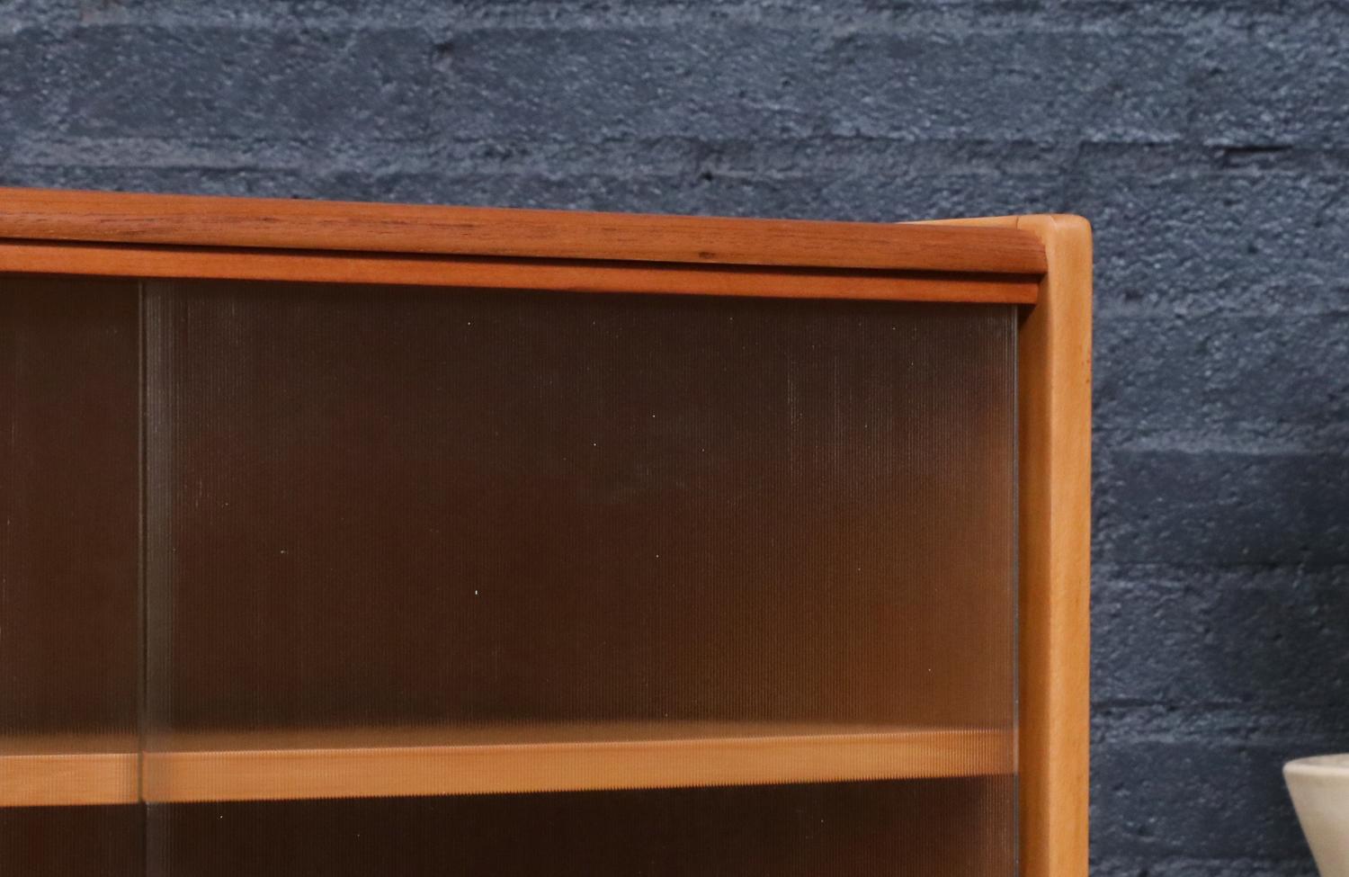 Restaurata con perizia - Libreria in teak e quercia di Bertil Fridhagen per Bodafors in vendita 5