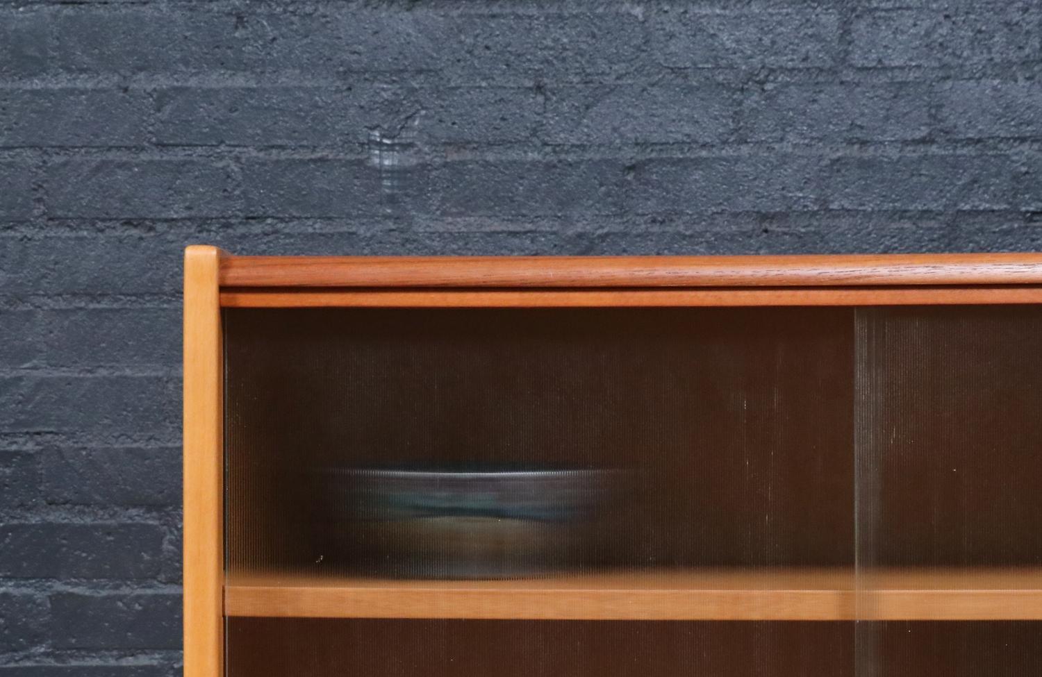 Restaurata con perizia - Libreria in teak e quercia di Bertil Fridhagen per Bodafors in vendita 6