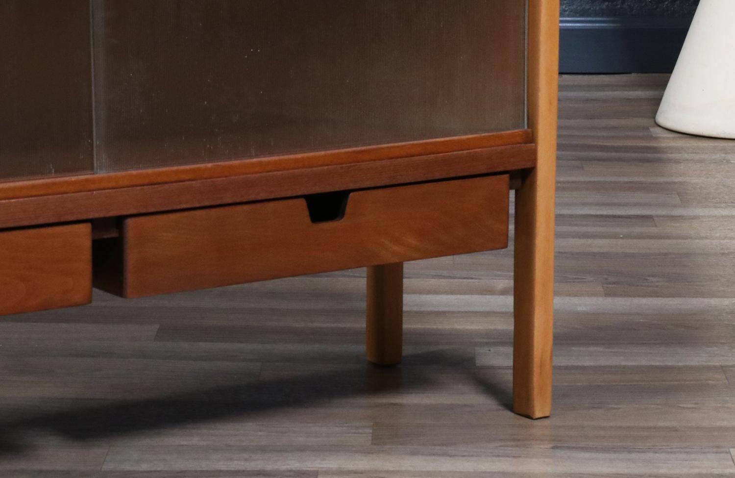 Restaurata con perizia - Libreria in teak e quercia di Bertil Fridhagen per Bodafors in vendita 7