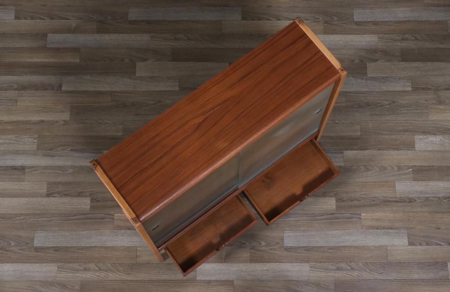 Restaurata con perizia - Libreria in teak e quercia di Bertil Fridhagen per Bodafors in vendita 2